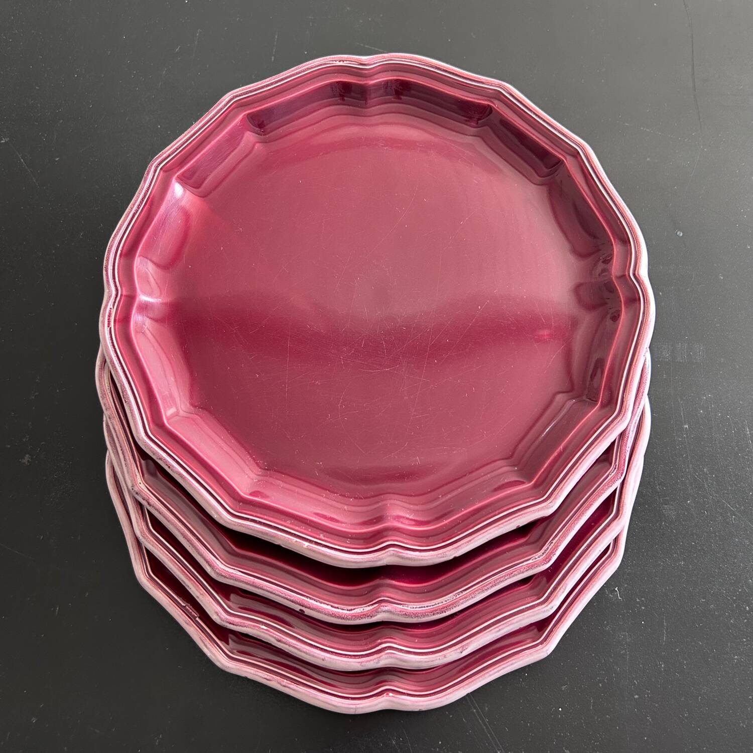 Service de 4 assiettes provençales bordeaux