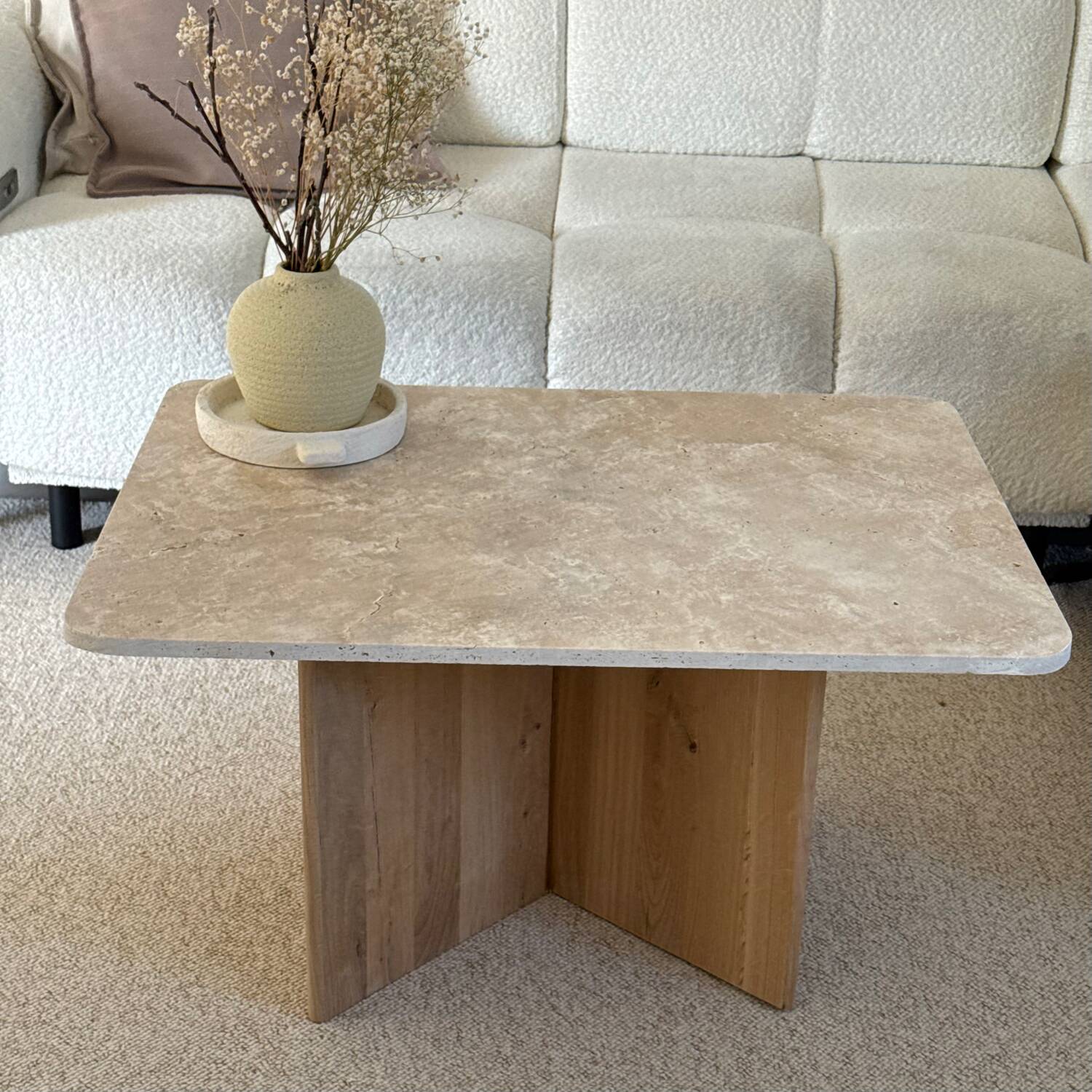Rectangular coffee table in travertine and raw oak.