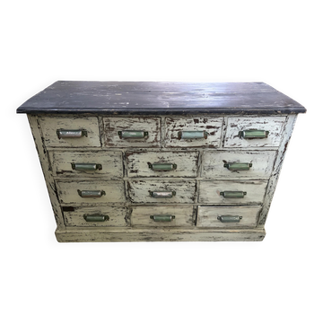 Wooden chest of drawers