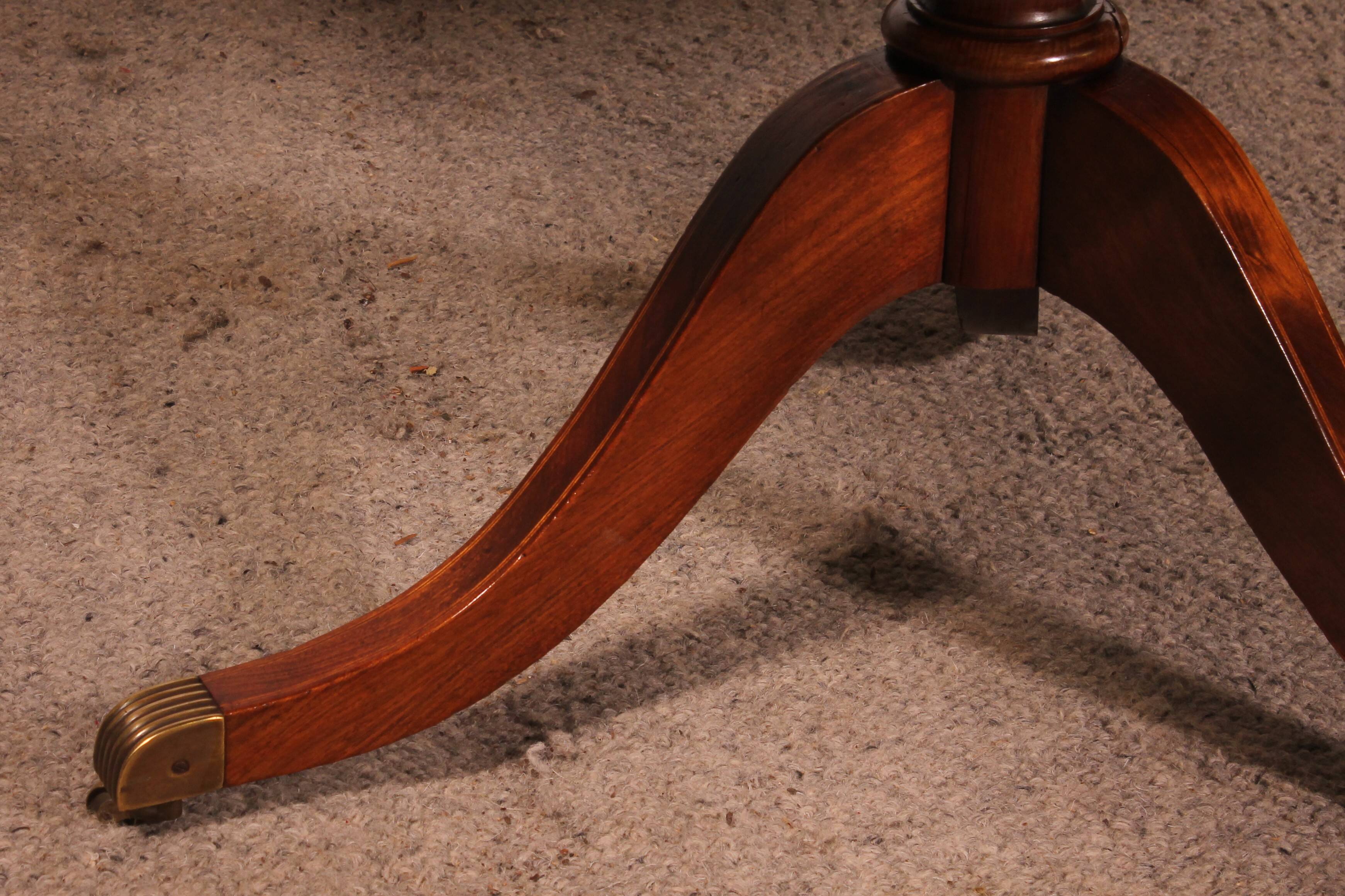 English tripod dining table in solid mahogany - 19th century