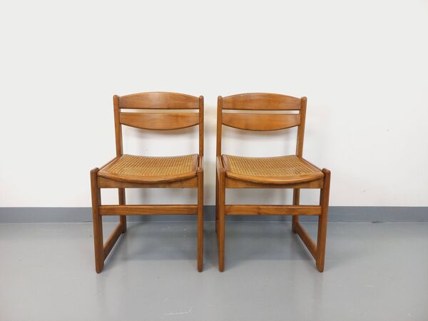 Paire de chaises traîneau vintage en bois de hêtre et cannage des années 70