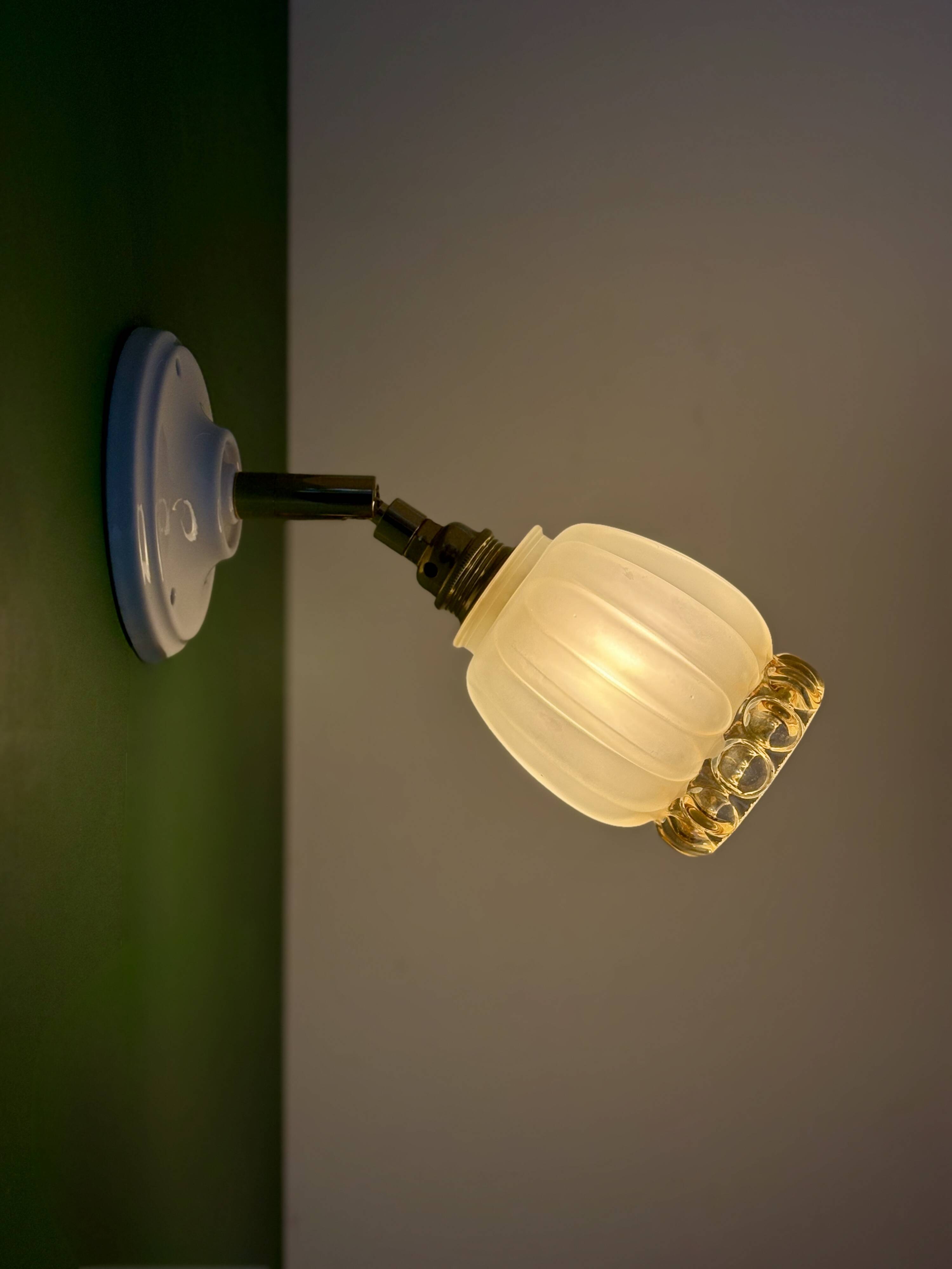 Vintage tulip wall light in frosted and amber glass