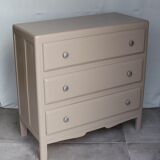 The 1940s vintage Dresser