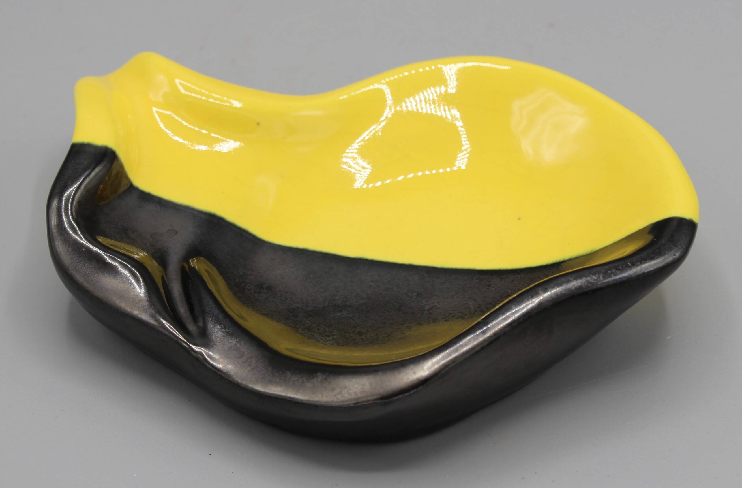Old ceramic pocket empty ashtray vintage design black yellow dlg vallauris elchinger
