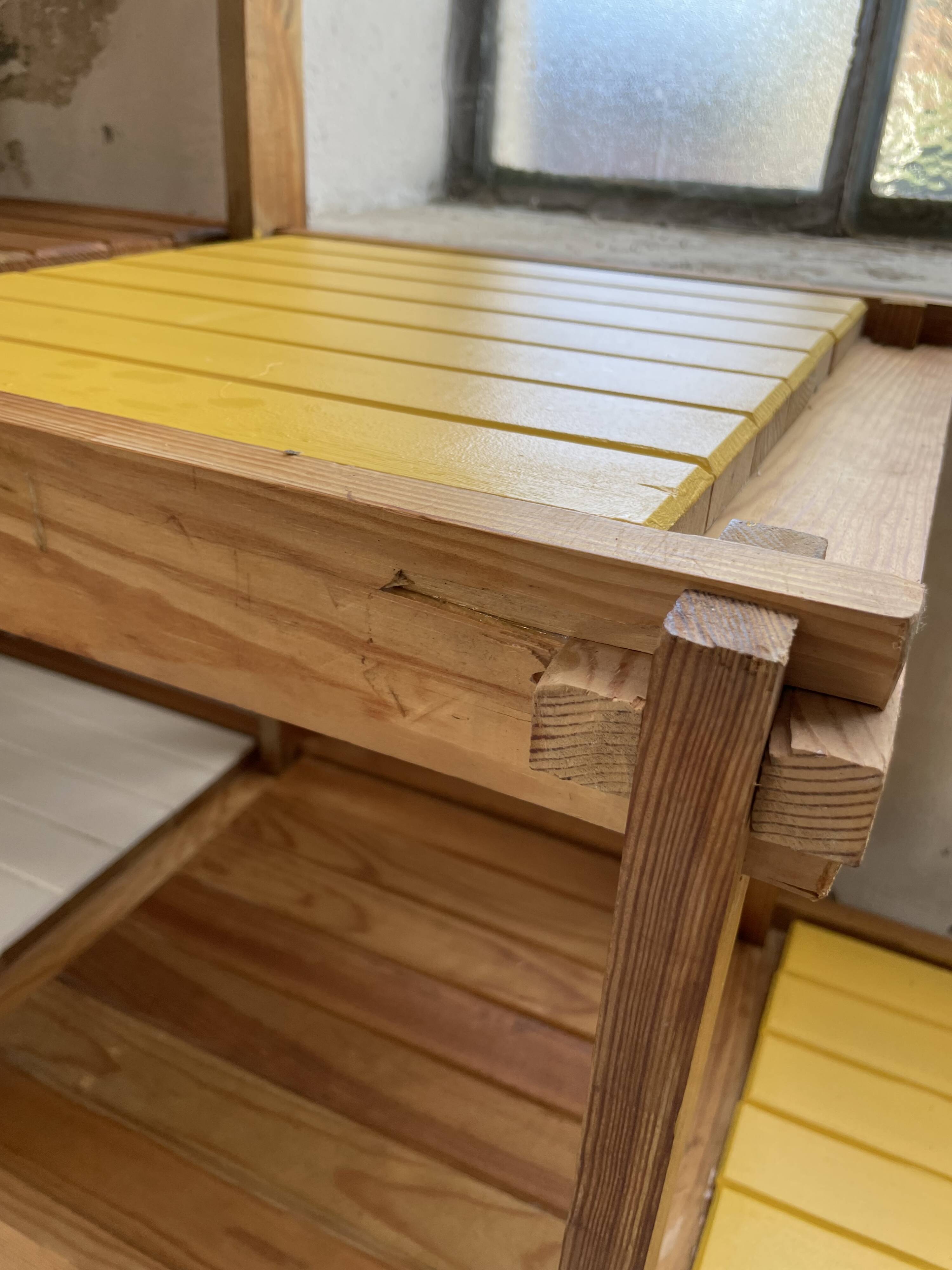 Bauhaus Maison Regain yellow white shelf