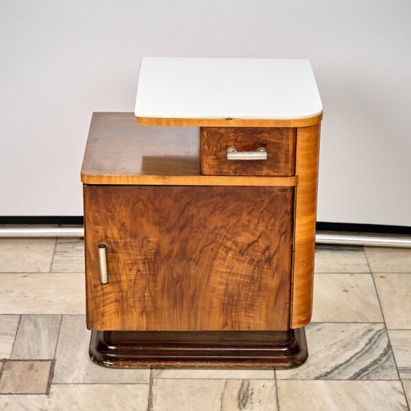 Ensemble de deux tables de nuit Art Déco, par Jindřich Halabala, années 1940, Tchécoslovaquie.