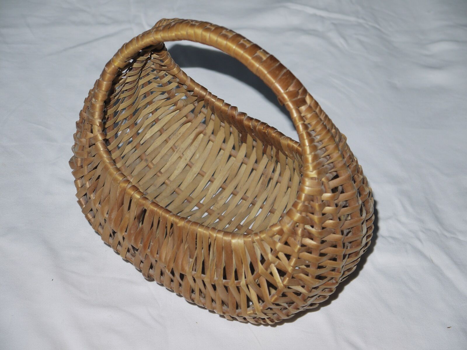 Small banana basket in wicker