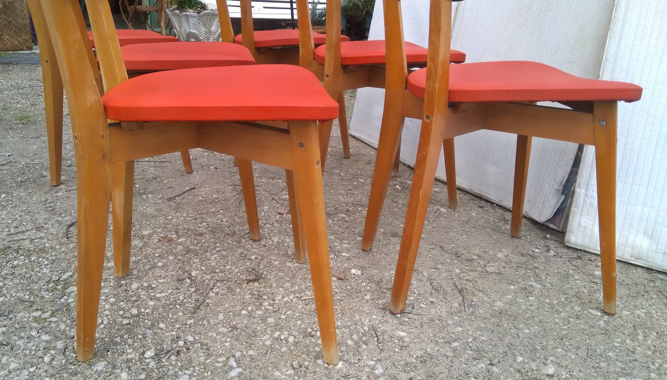 Set of 6 vintage red leatherette chairs