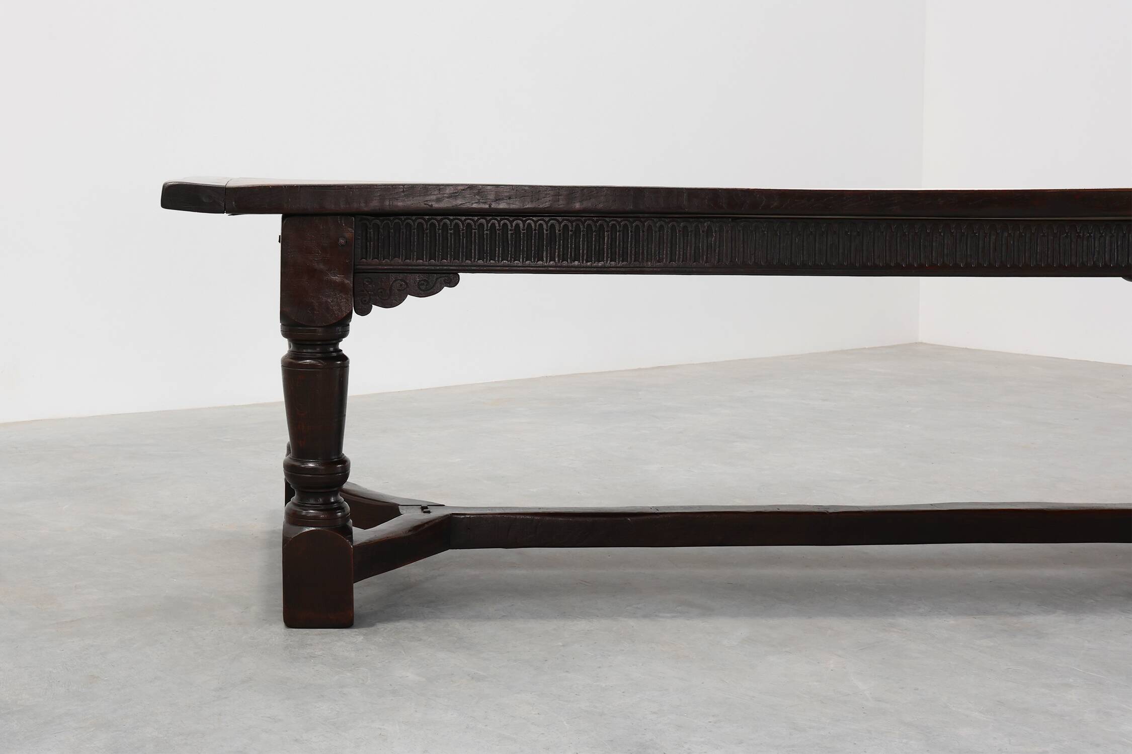 17th-Century Belgian full dark Oak Dining Table
