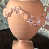 Terracotta lamp decorated with fruit crown