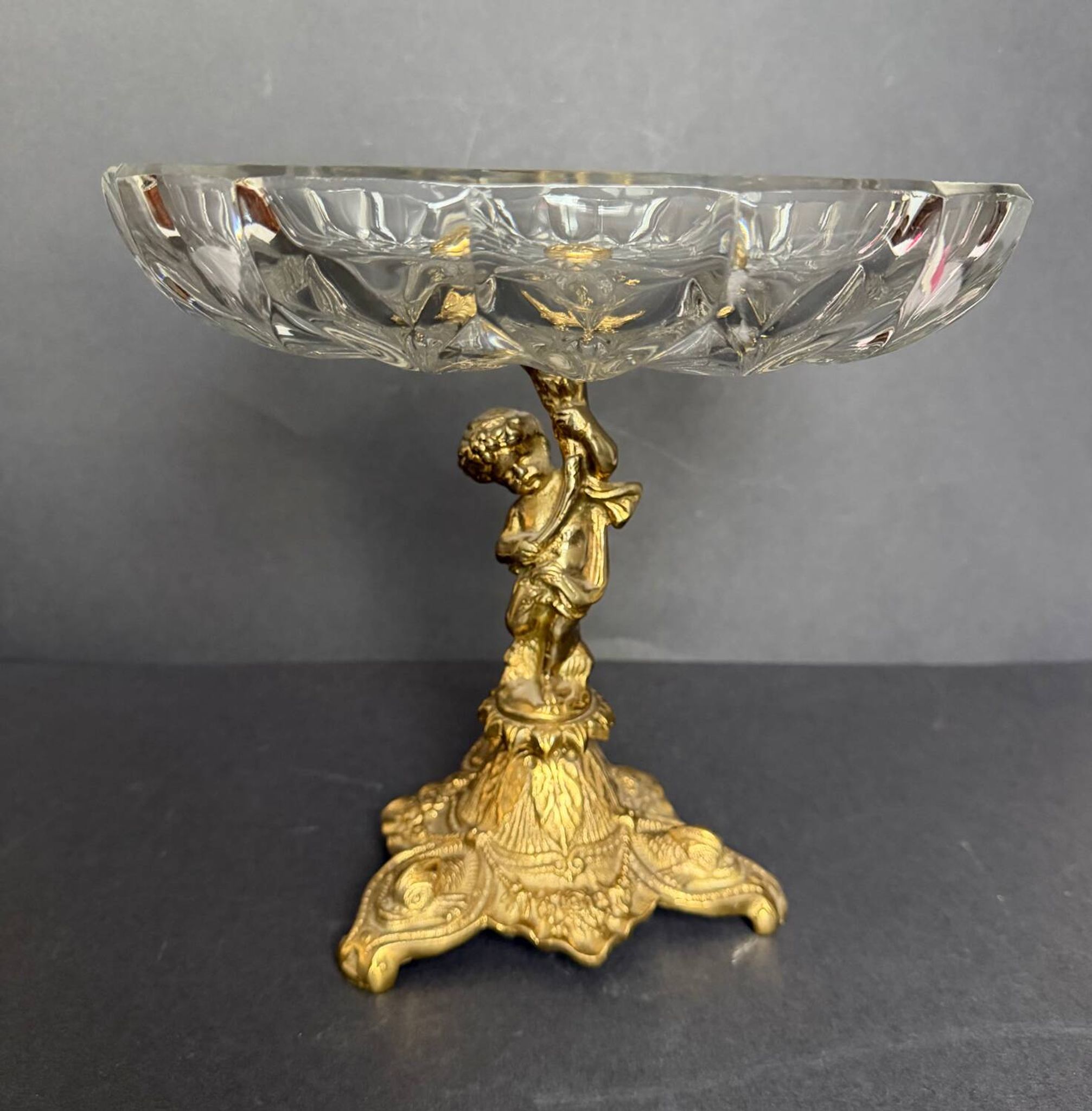 Coupe ancienne en cristal sur pied en bronze