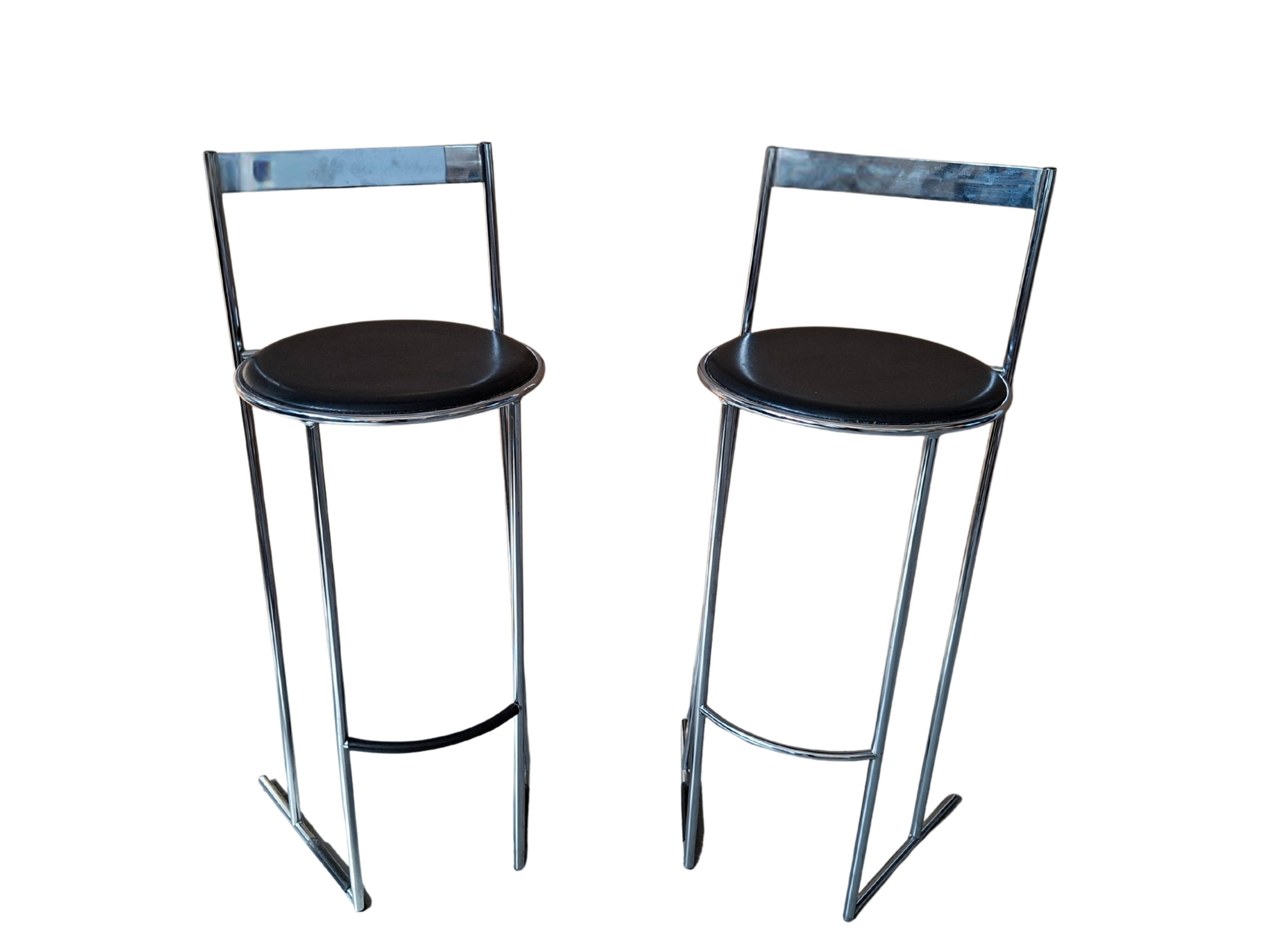 Paire de tabourets vintage des années 70 - Design minimaliste en chrome et cuir