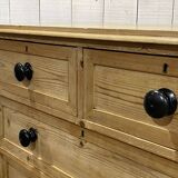 Commode Victorienne XIXème en sapin avec ses boutons en bois noirci