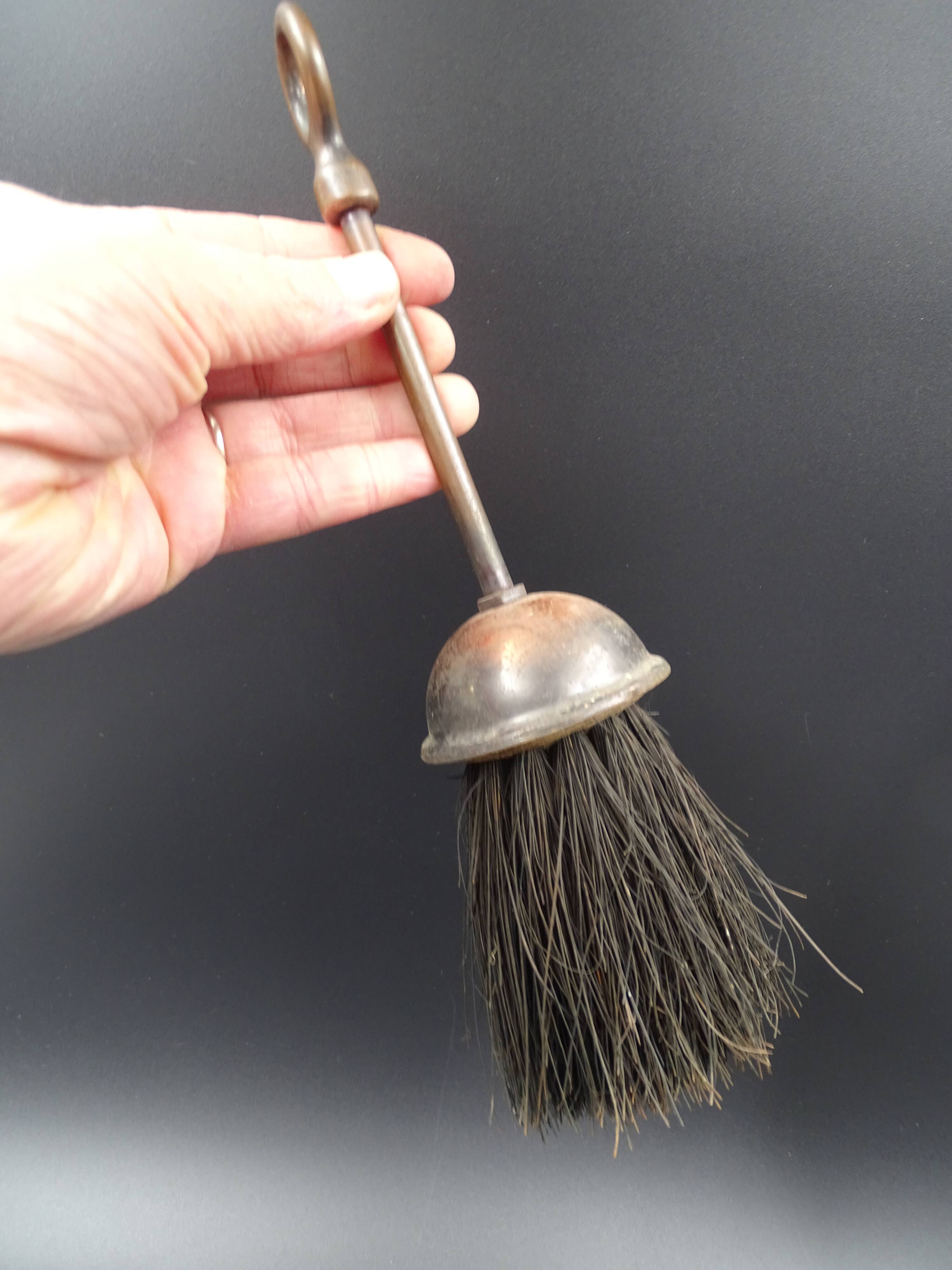 Full chimney servant of his accessories - The enamelled cast iron knight