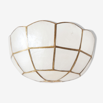 Mother-of-pearl shell shape wall lamp