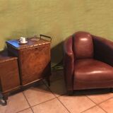 Trolley bar serves Art Deco