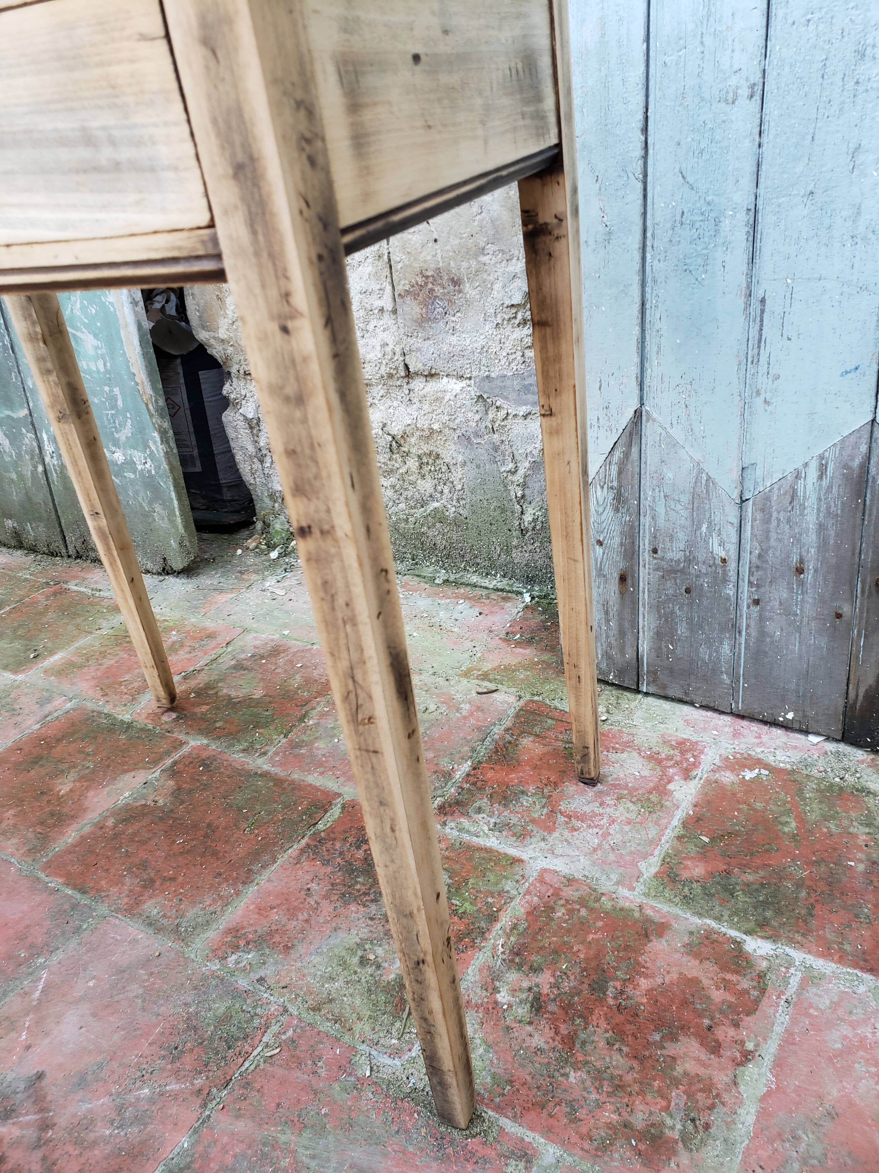 Bedside or raw wood worker