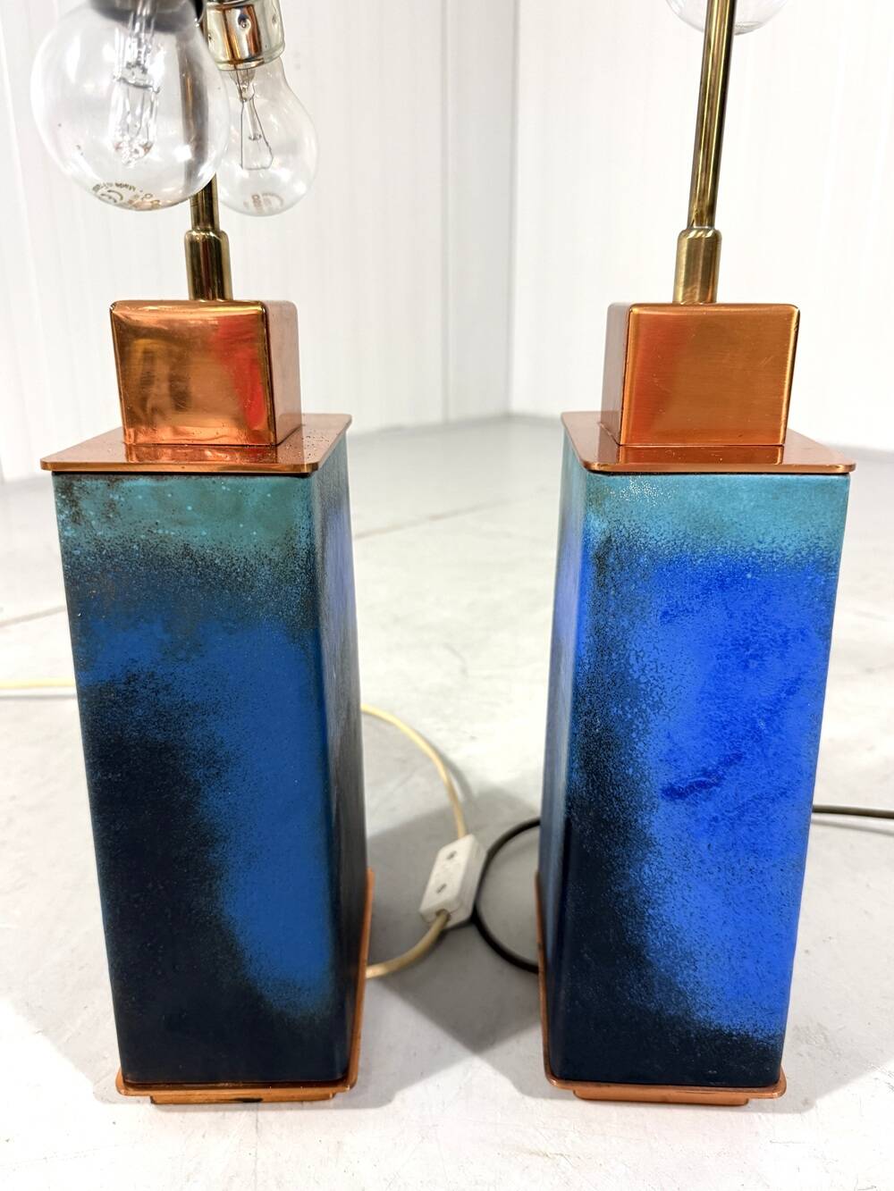 Ensemble de 2 grandes bases de lampes de table des années 1960.