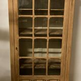 Armoire vitrine parisienne