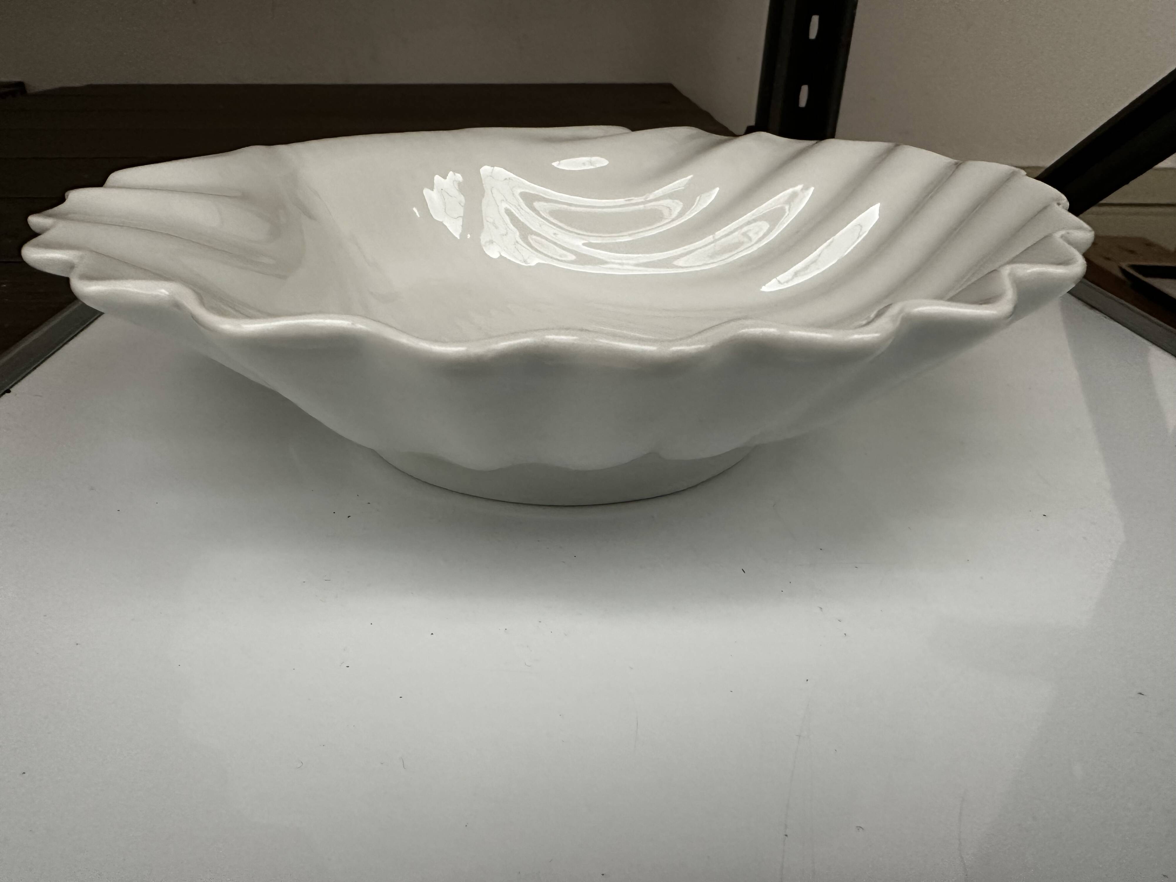 Vintage shell-shaped white earthenware dish d 27 cm / h 7 cm