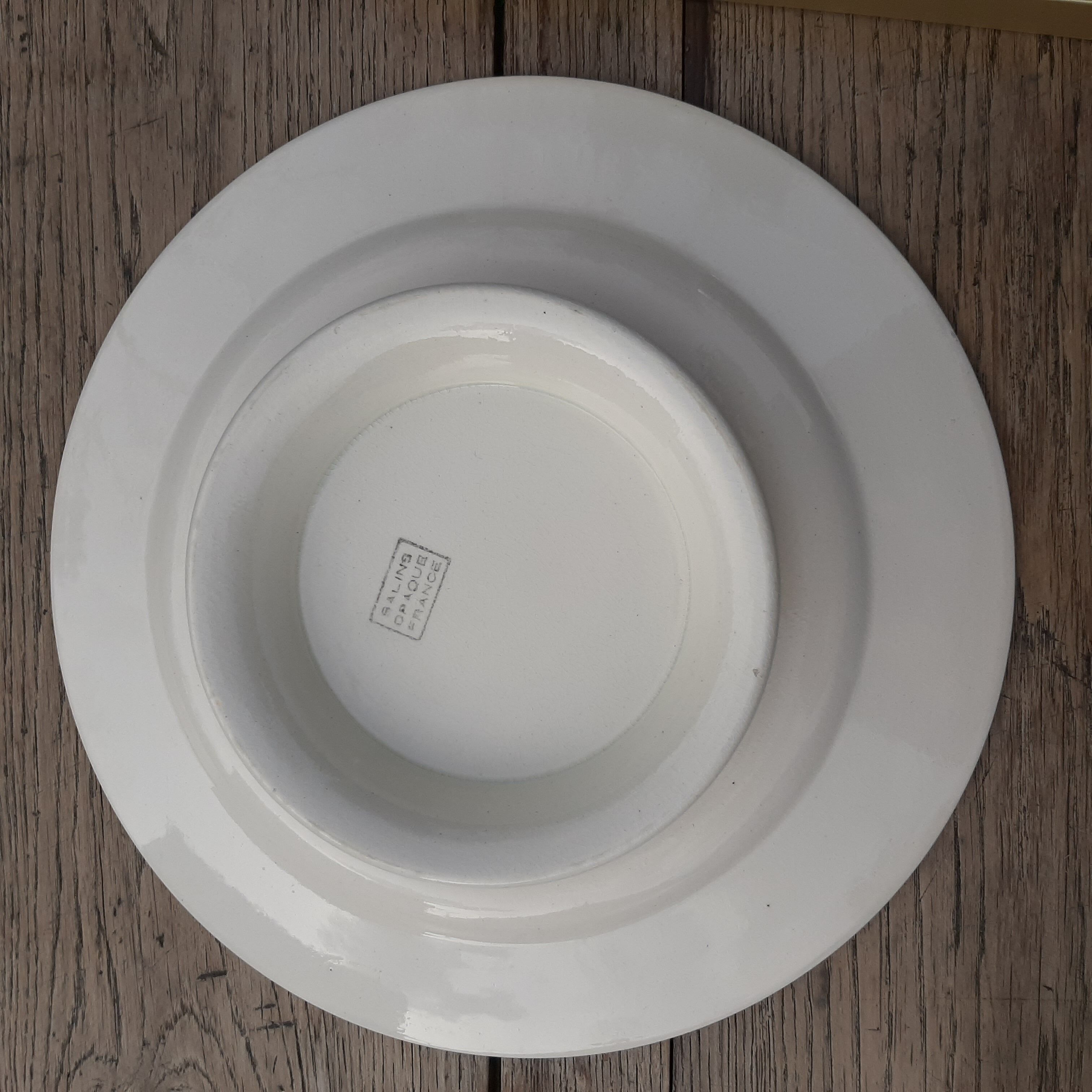 Flower plate on pedestal Salins