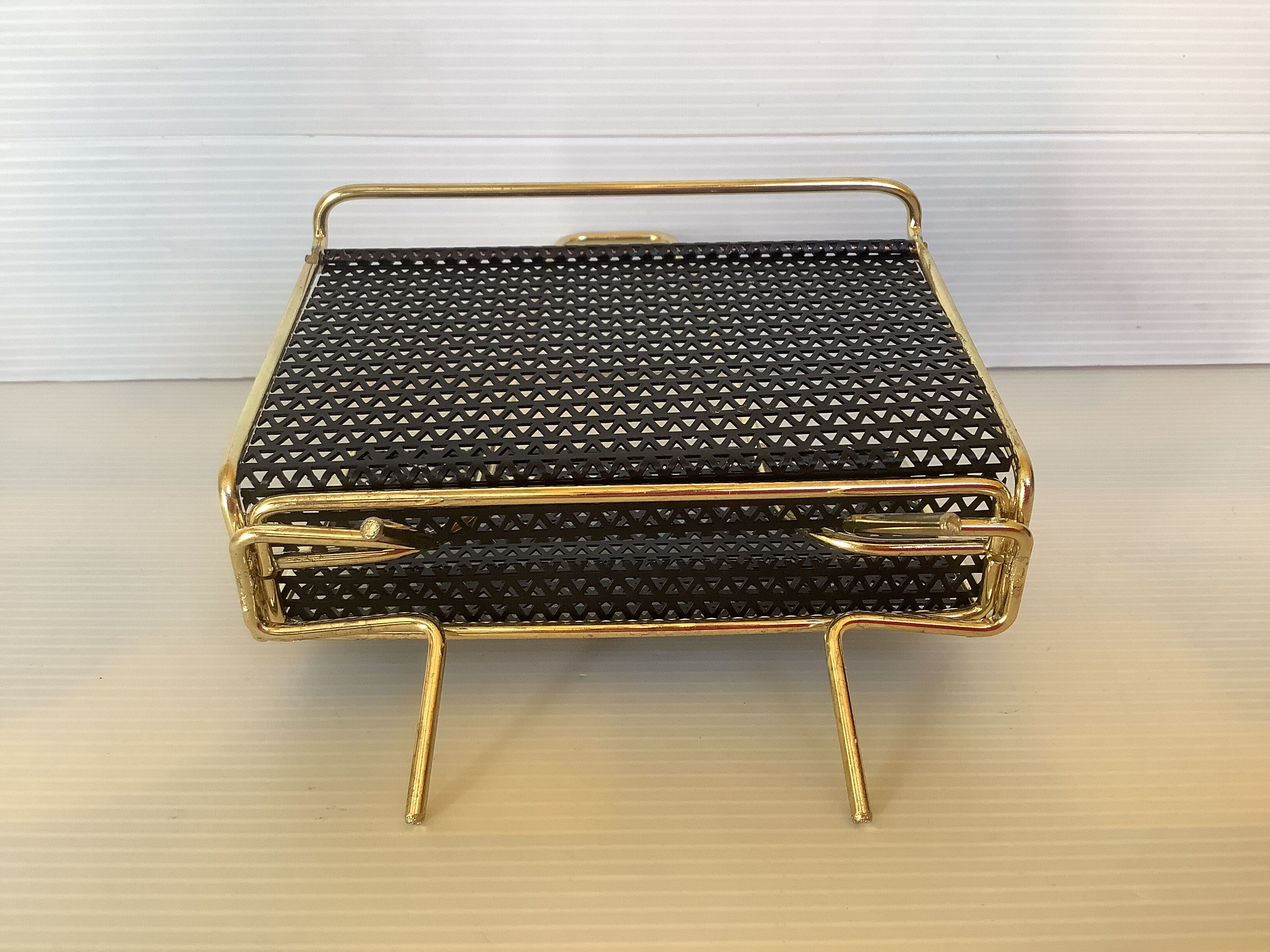 Letters rack black and gold