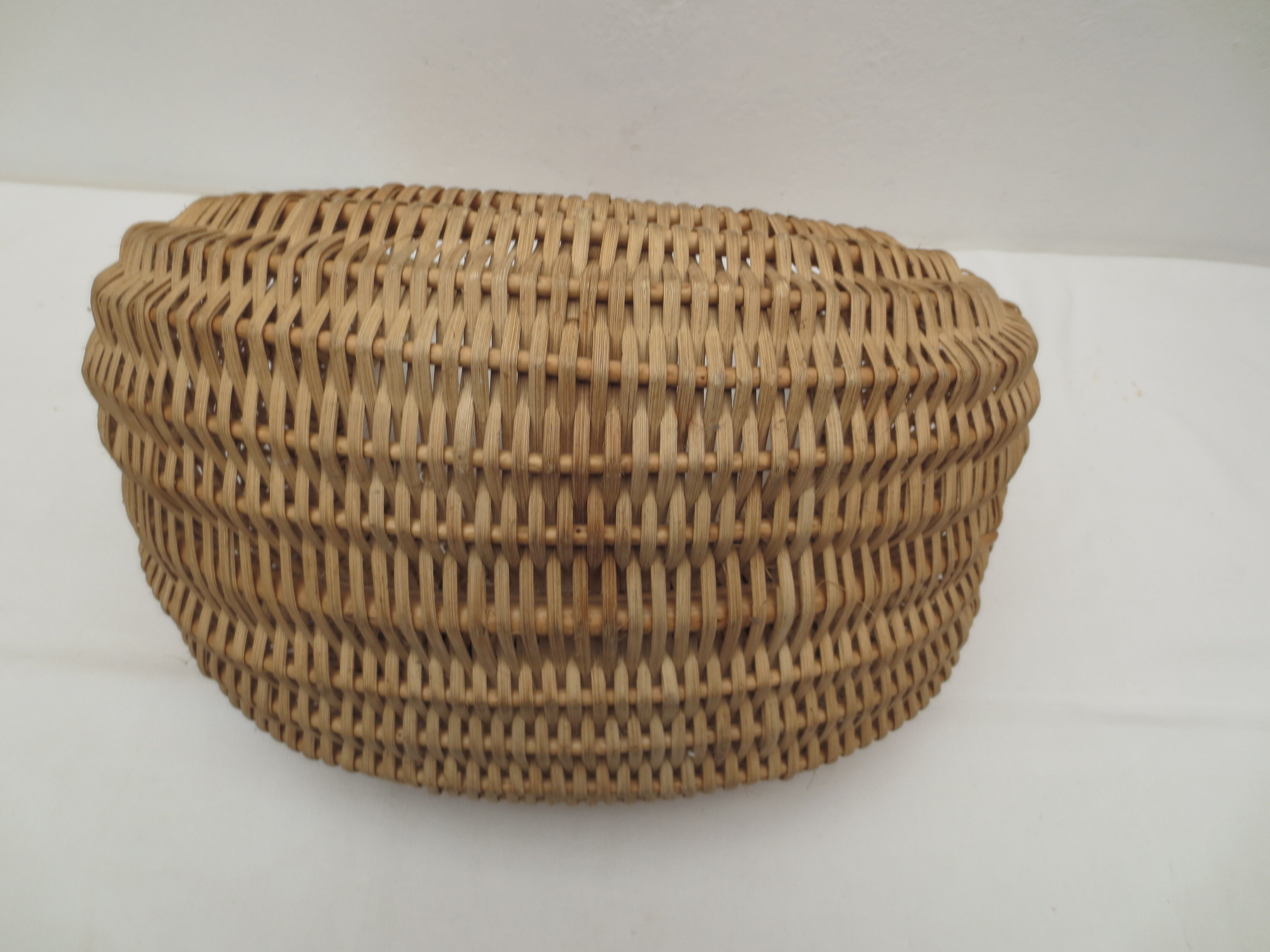 Gondola basket of the 60s in quality woven wicker