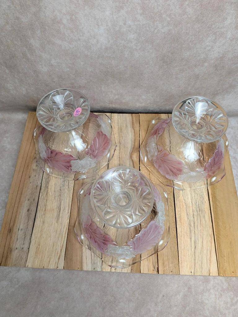 Set of 3 vintage pressed glass bowls with pink floral decoration.