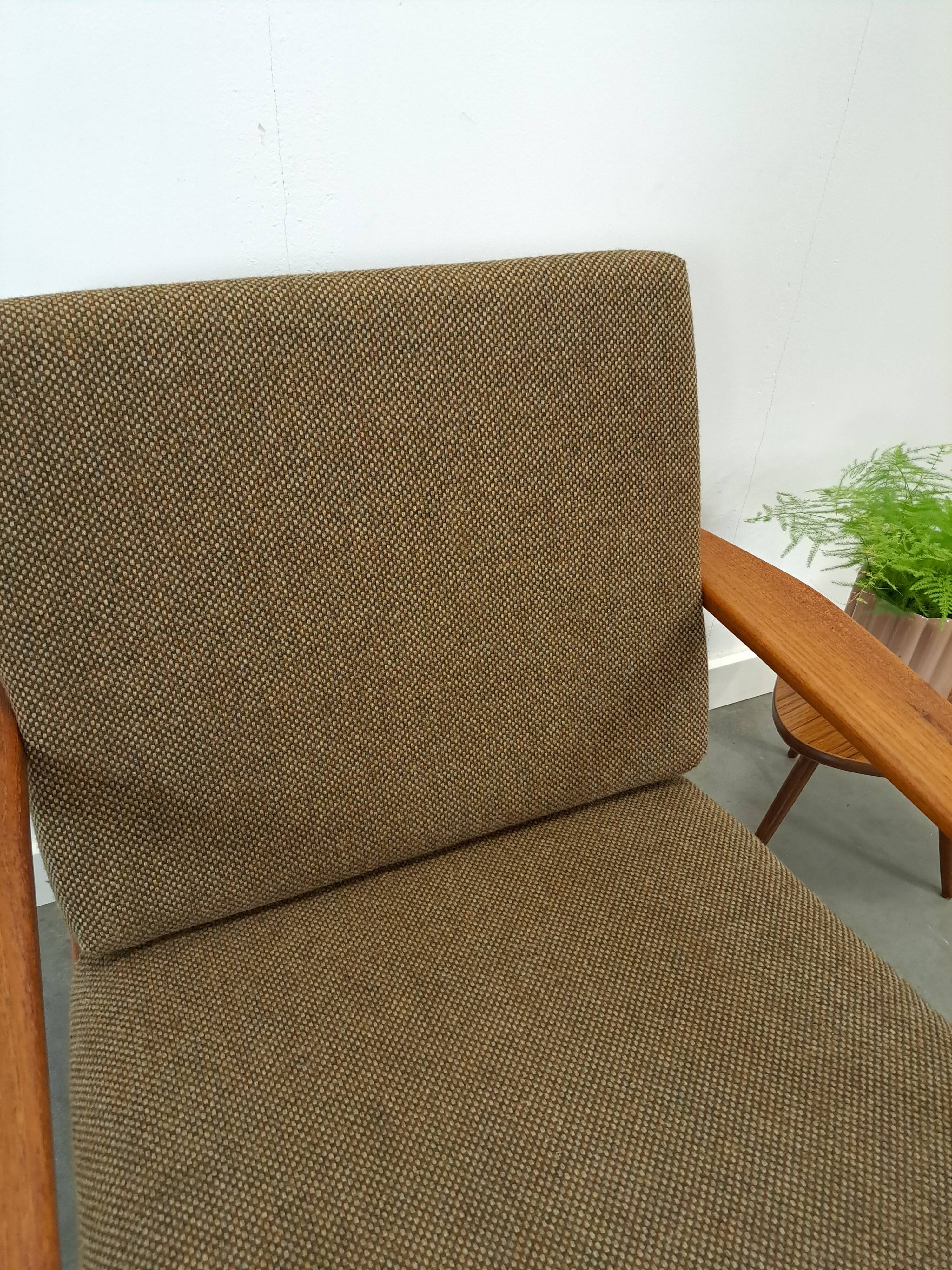 Teak Scandinavische fauteuil met bruin stoffen kussens, stoel 2