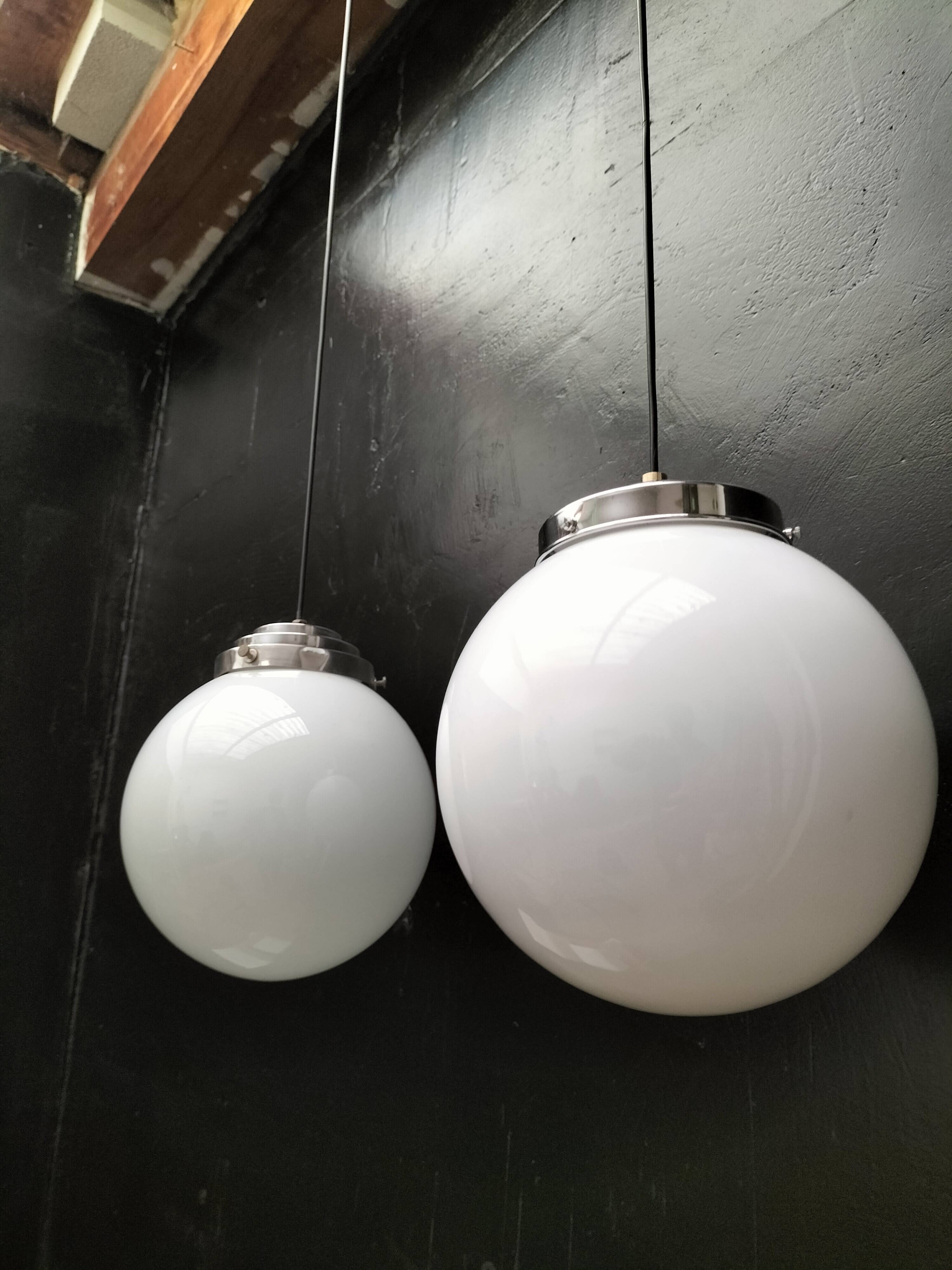 2 suspensions boules opalines
