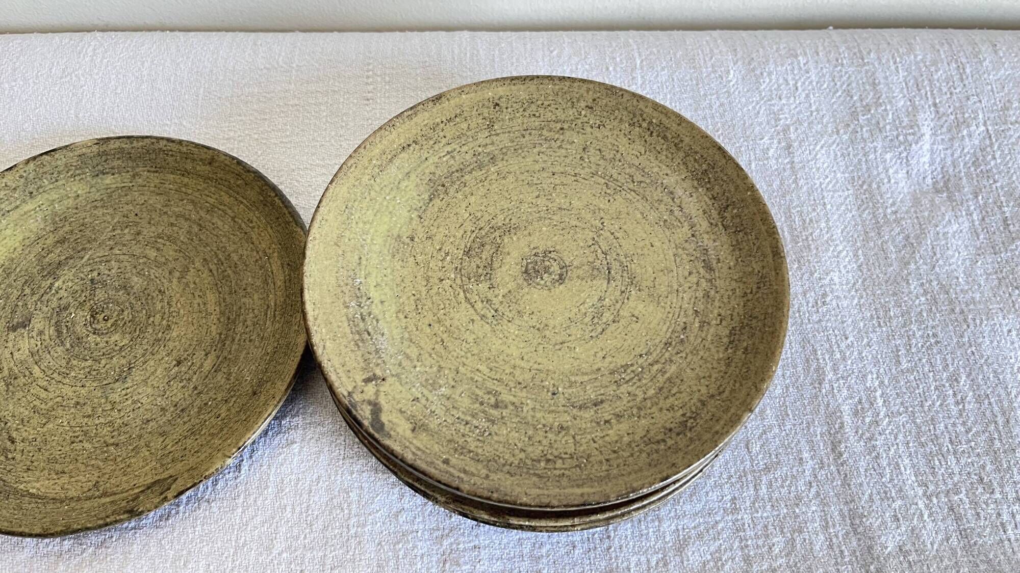 Set of 6 dessert plates in brutalist stoneware from the 1970s.