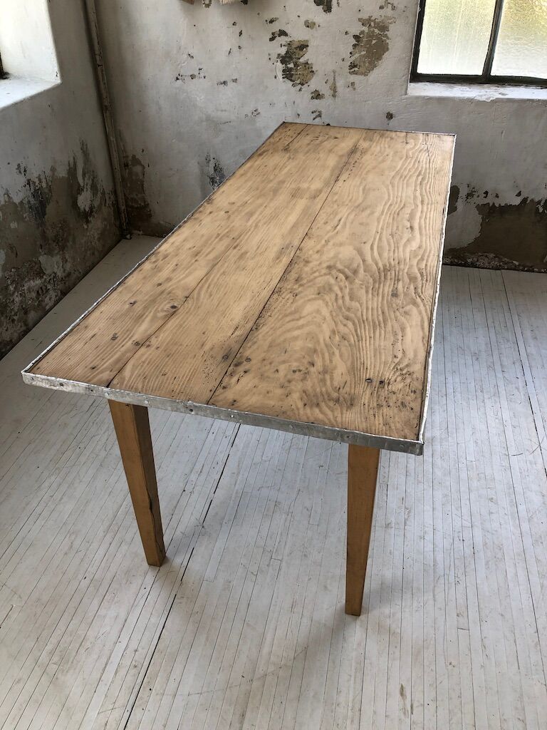 Old farm table with 225 cm extension cords
