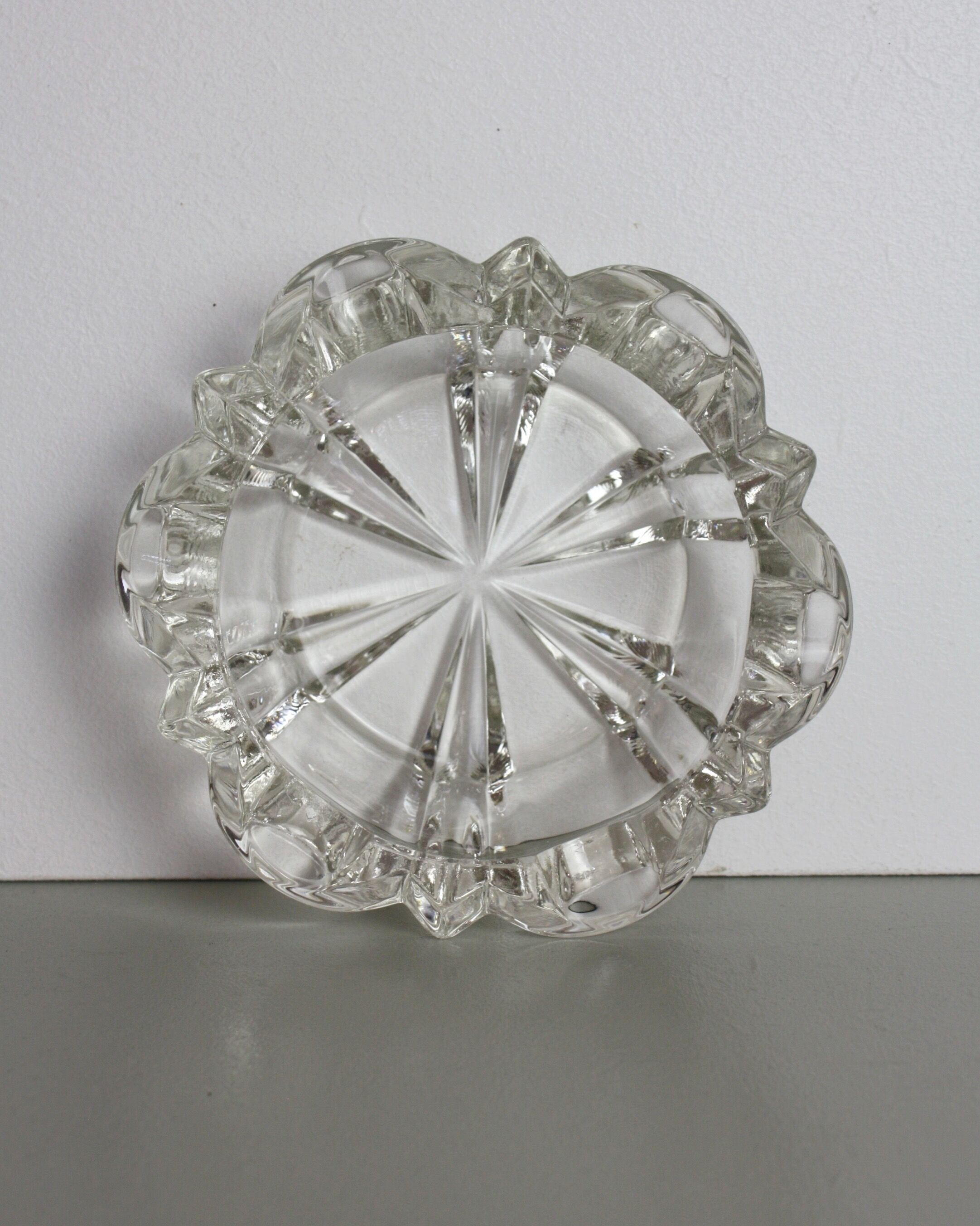 Cendrier en cristal en forme de fleur
