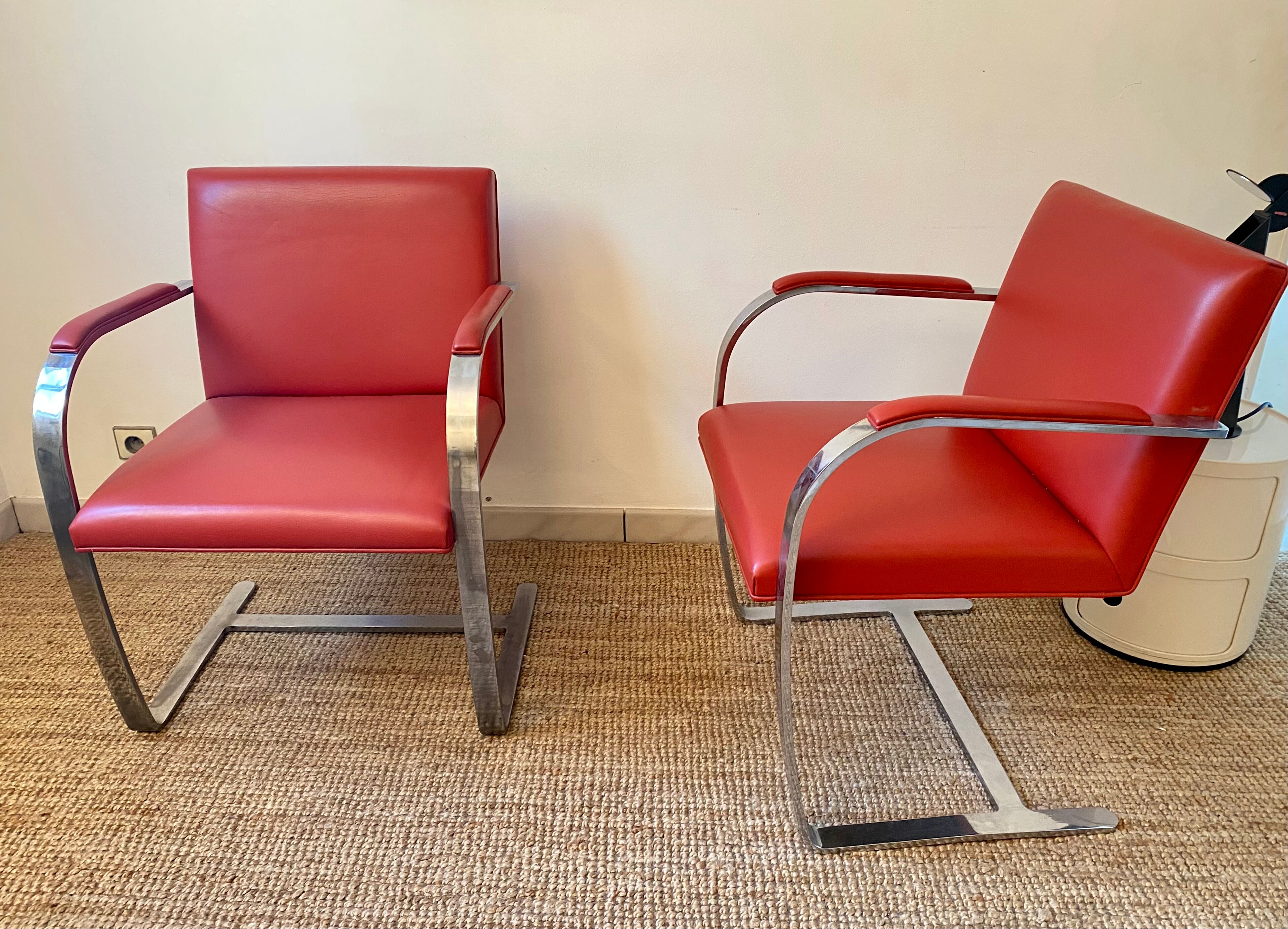 Armchair Knoll Brno design Lidwig Mies Van Der Rohe red leather