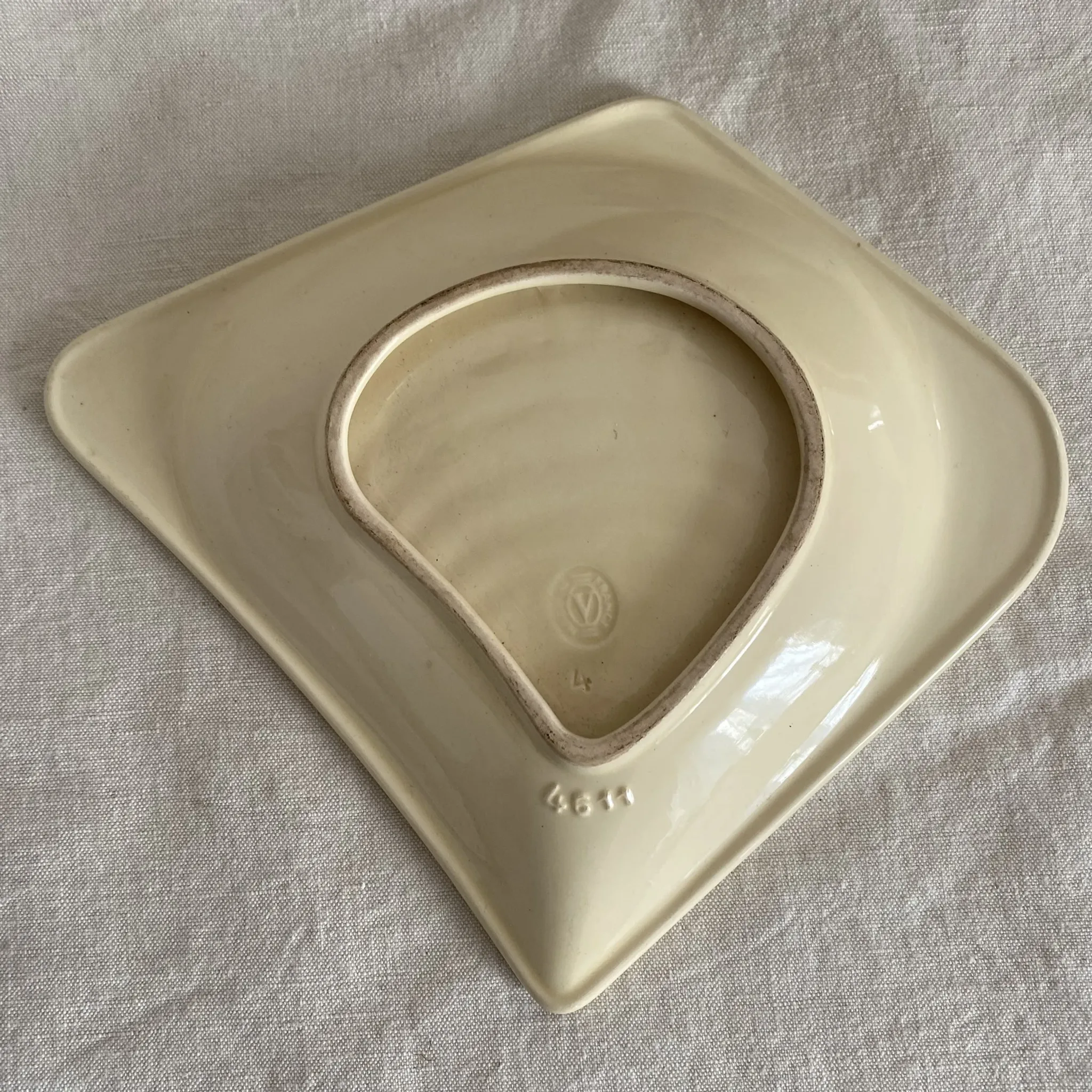 Shell-shaped vide poche by Verceram from the 1960s.