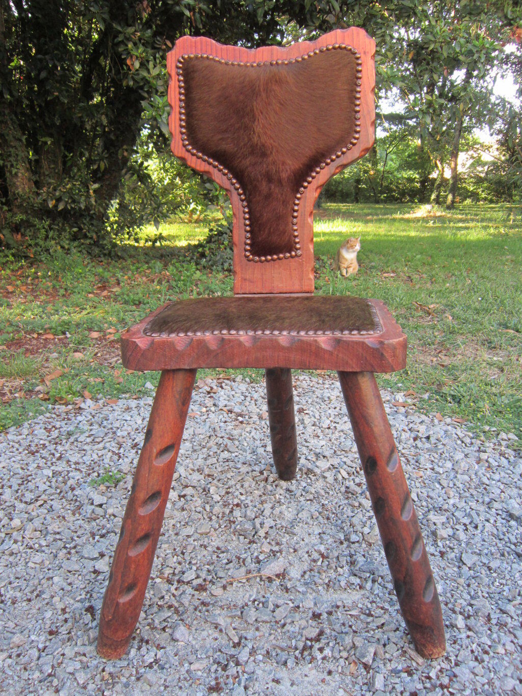 Chaise tripode esprit chalet