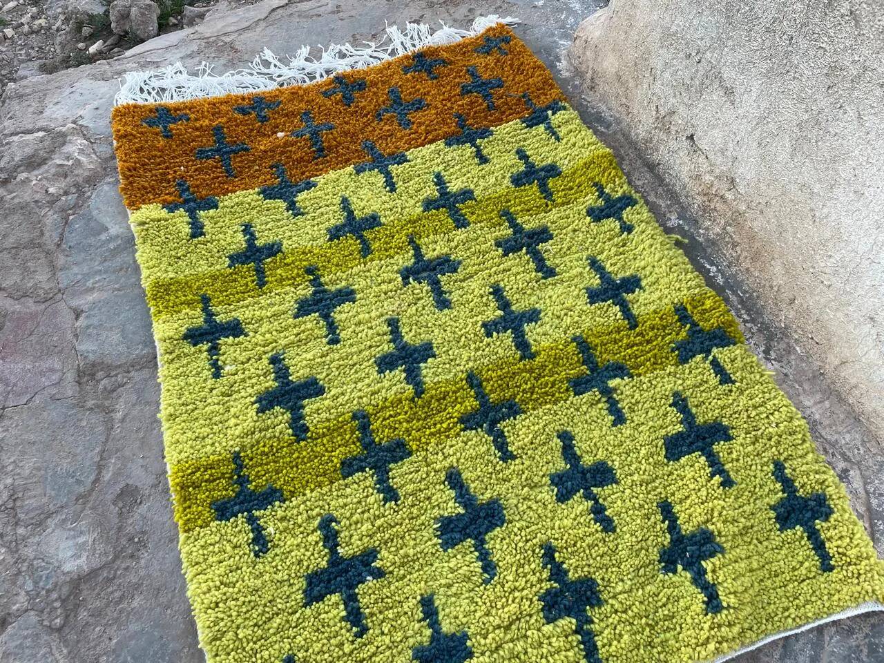 Tapis berbère en laine pure, artisanal, 250x150 cm, fait main au Maroc