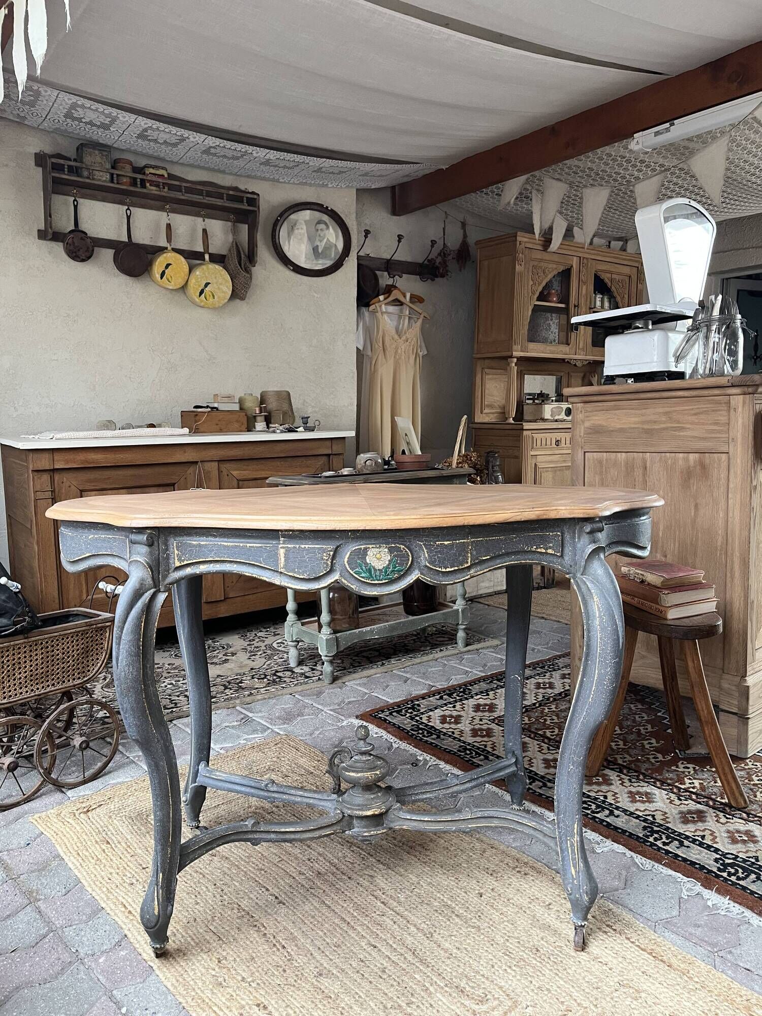 Violin table