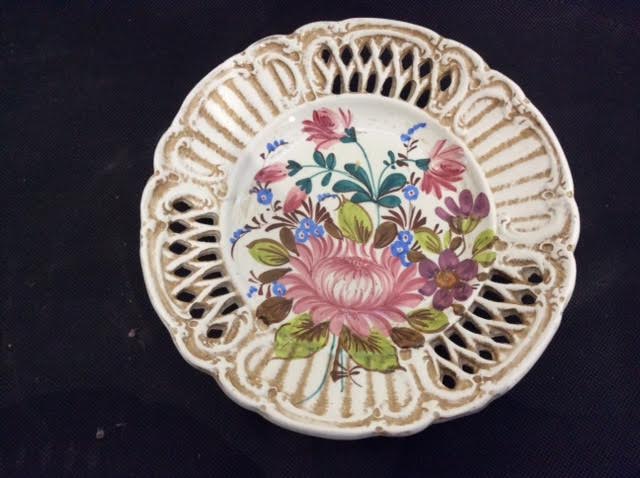 Set of 3 openwork ceramic plates