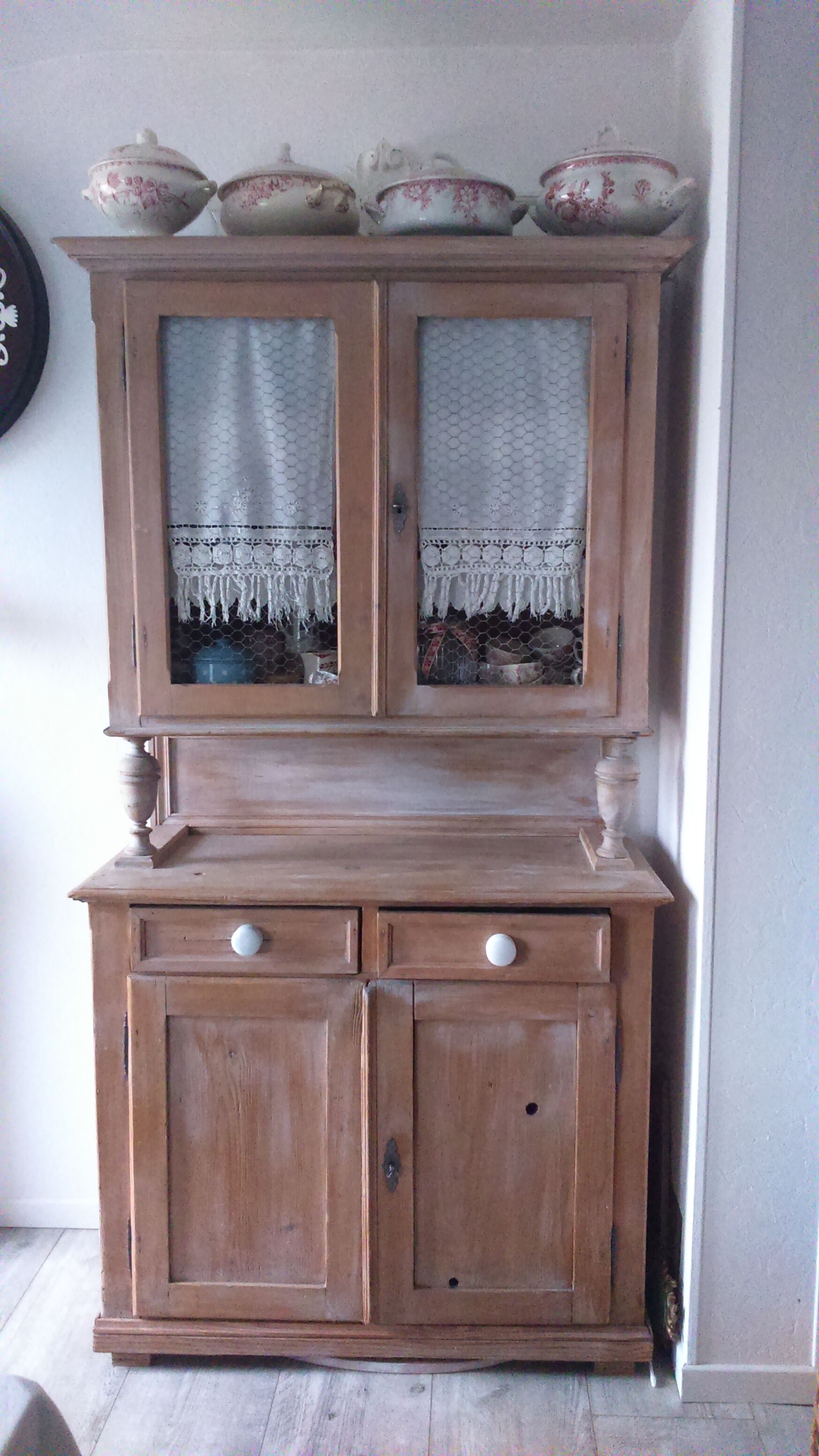 Pretty Dresser former country shabby