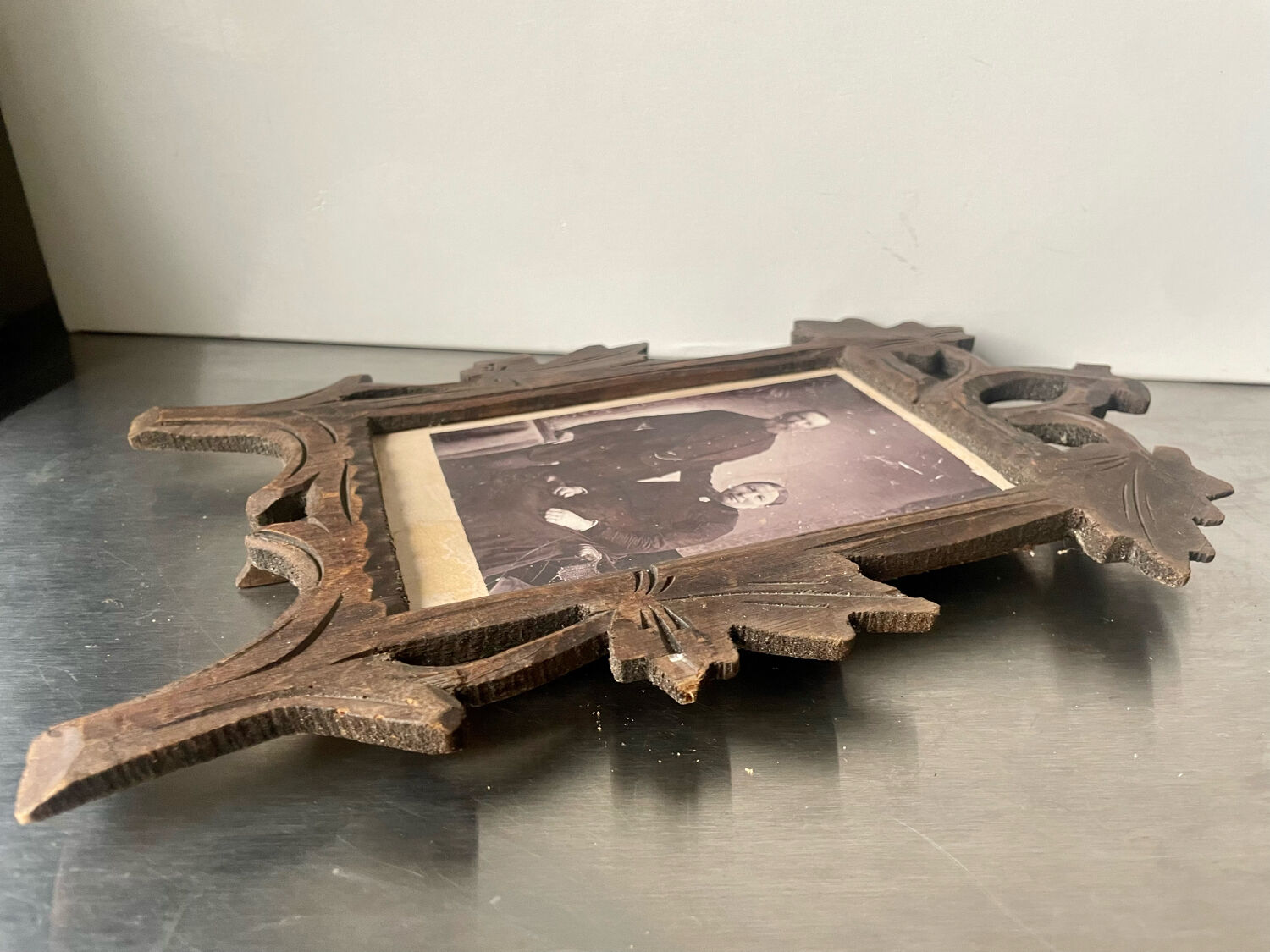 Frame in carved wood