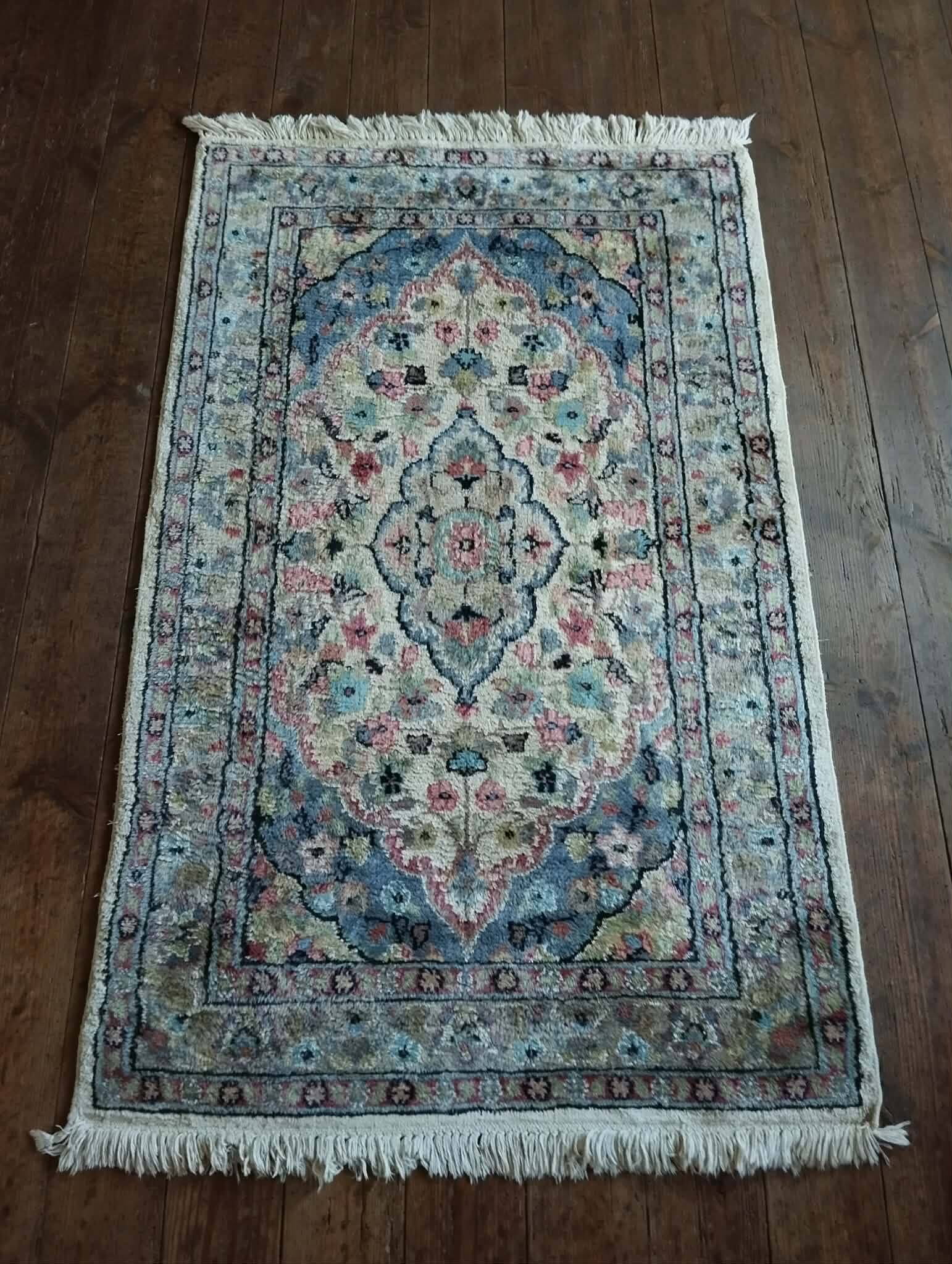 Handmade Pakistani wool and silk rug 128x80cm