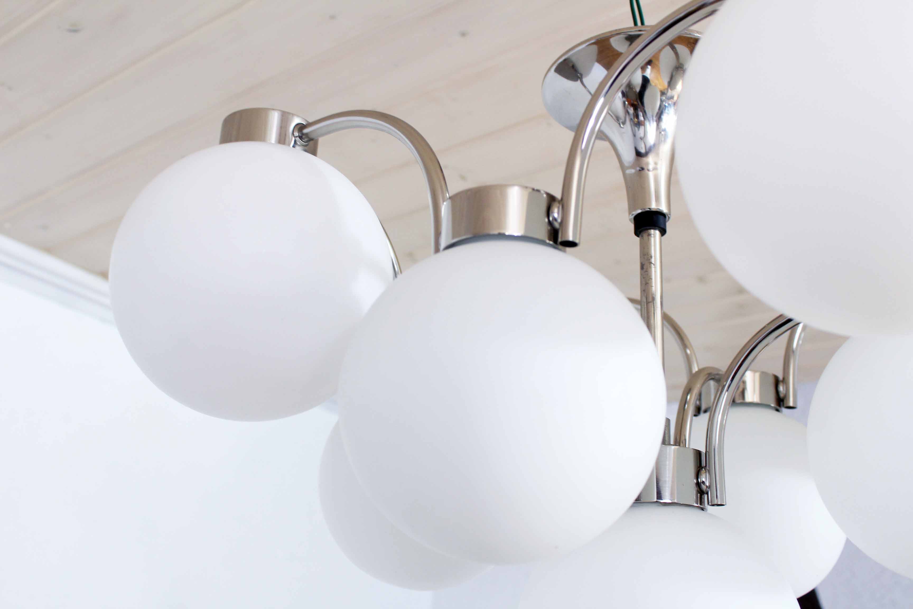 Sputnik suspension at 9 opalines