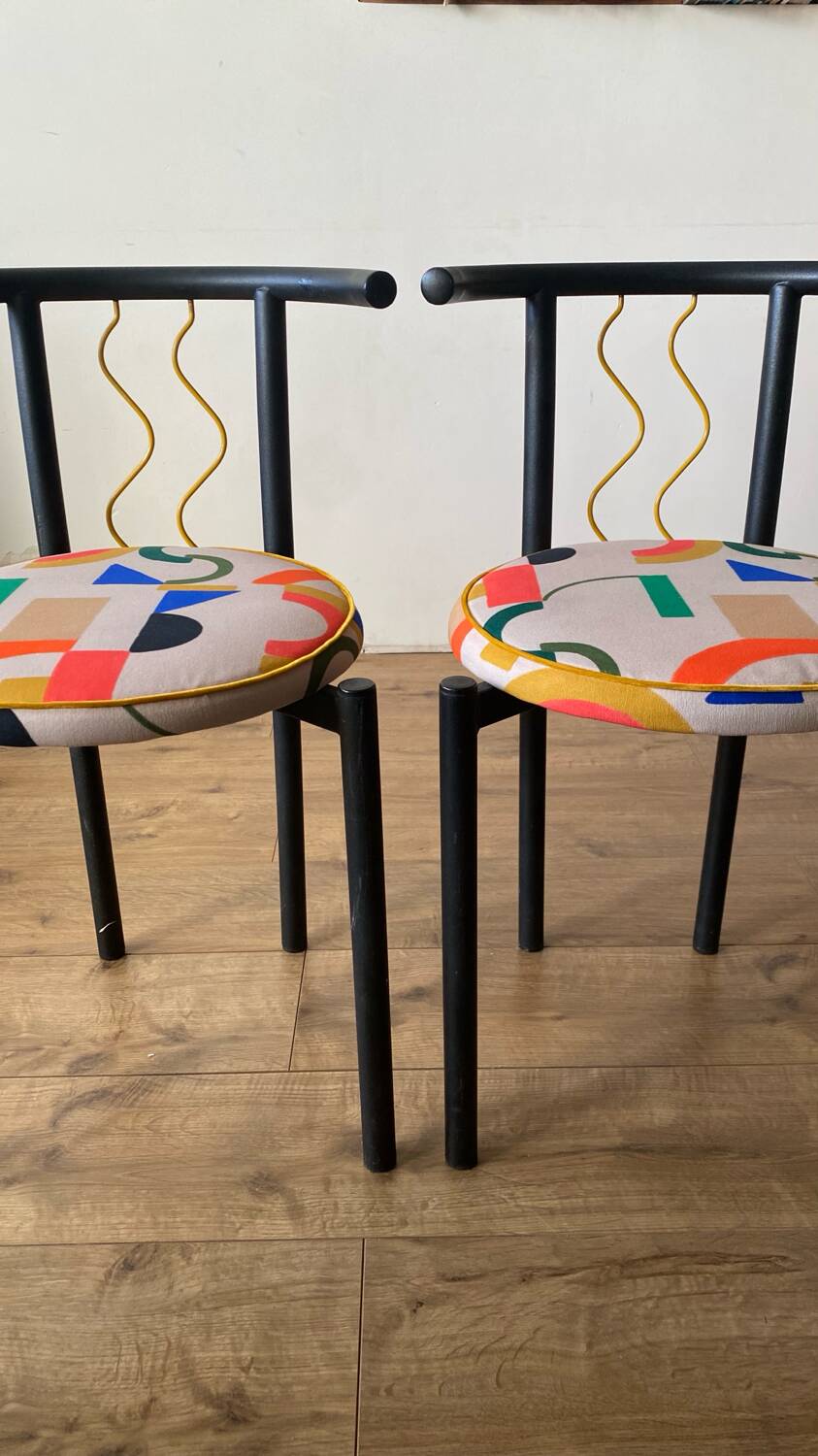 Metal tubular chairs Memphis 1980s