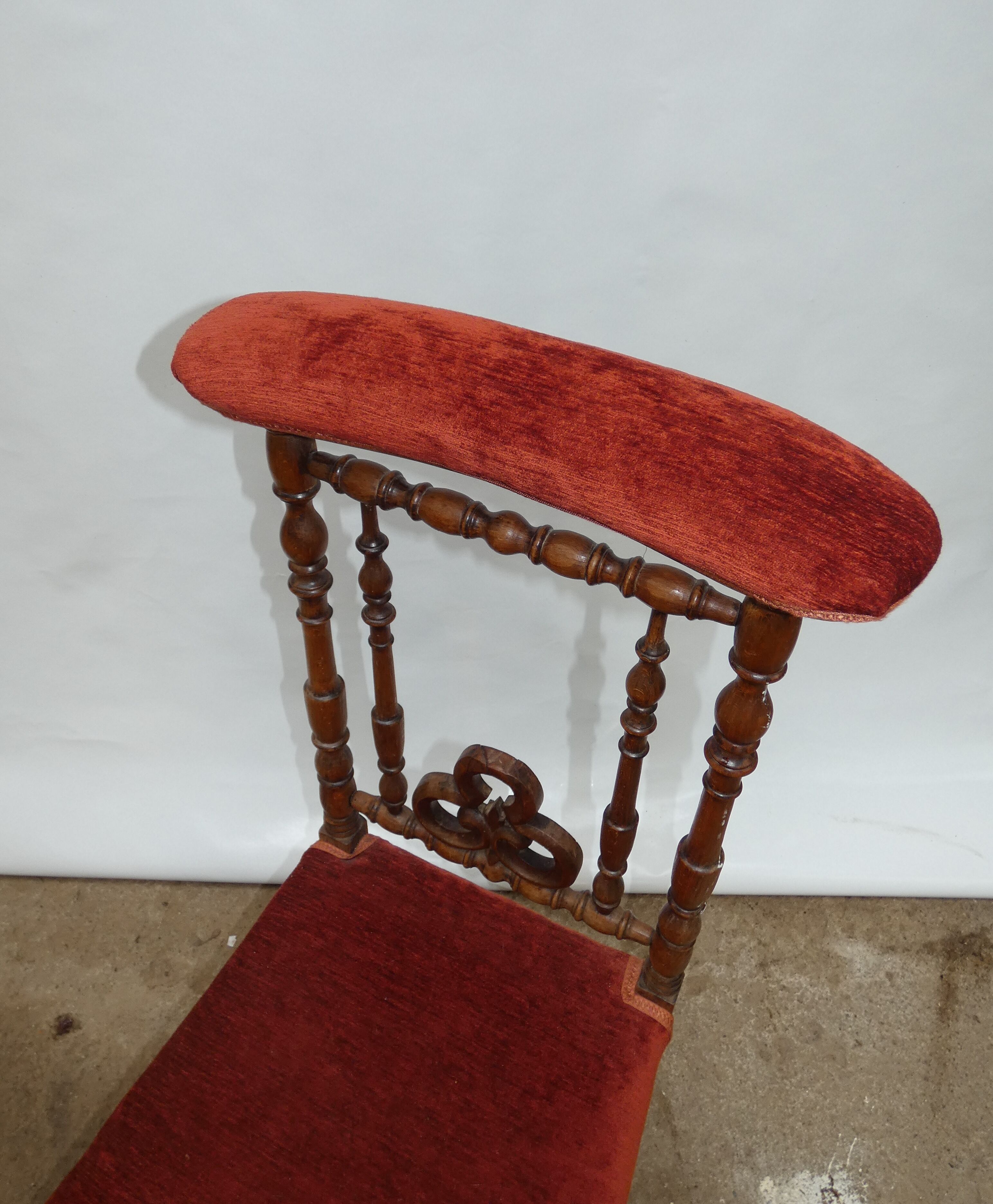 Pray-god wooden chair at assisi carpet in velvet 19th century