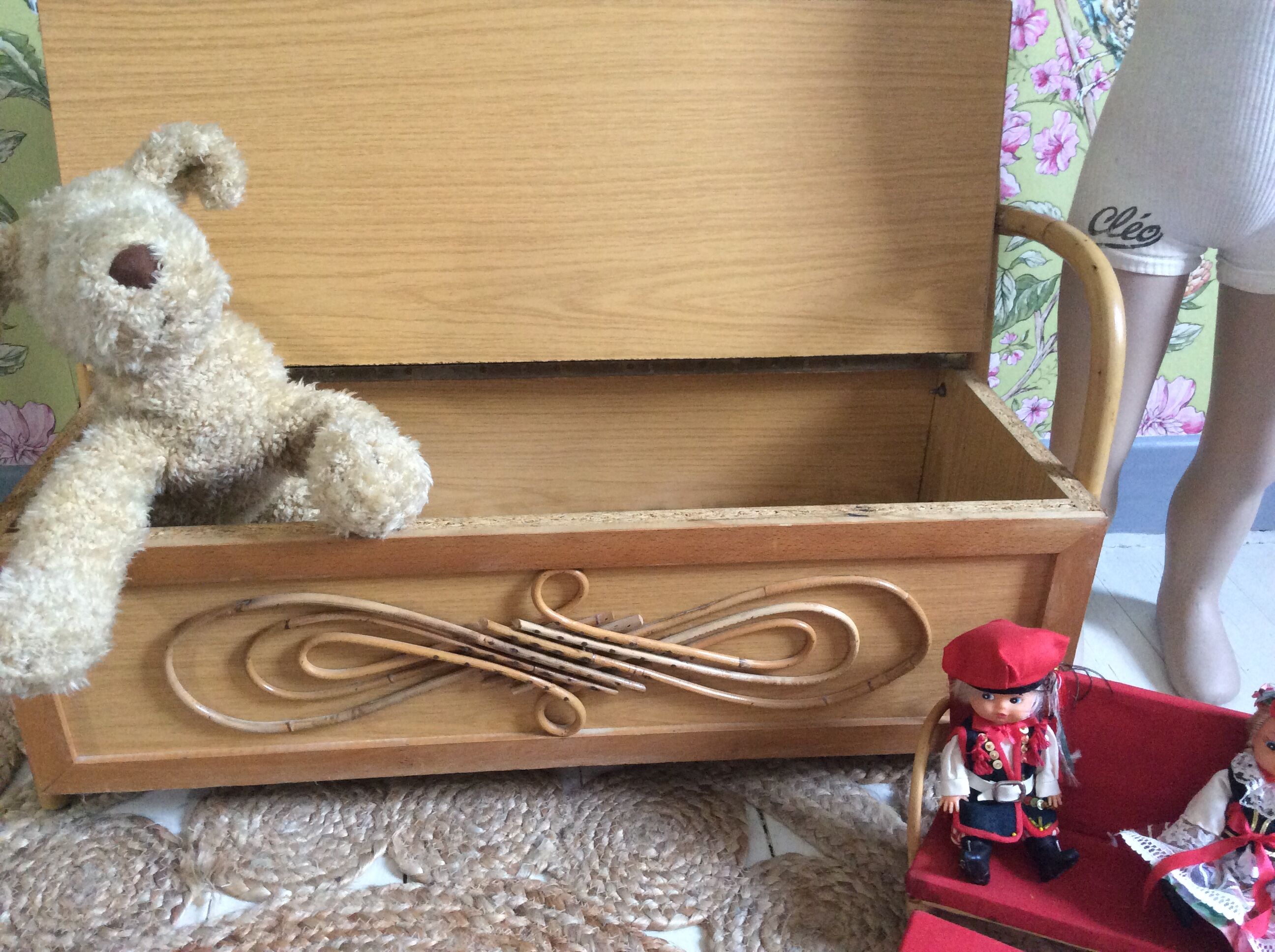 Bench chest child rattan vintage