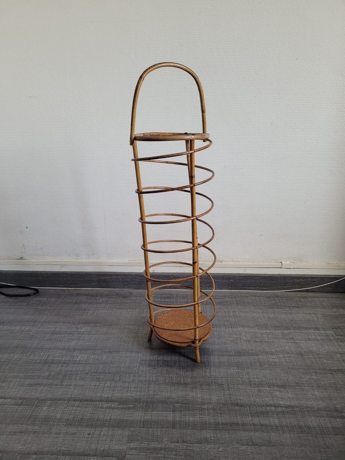 Vintage rattan umbrella door