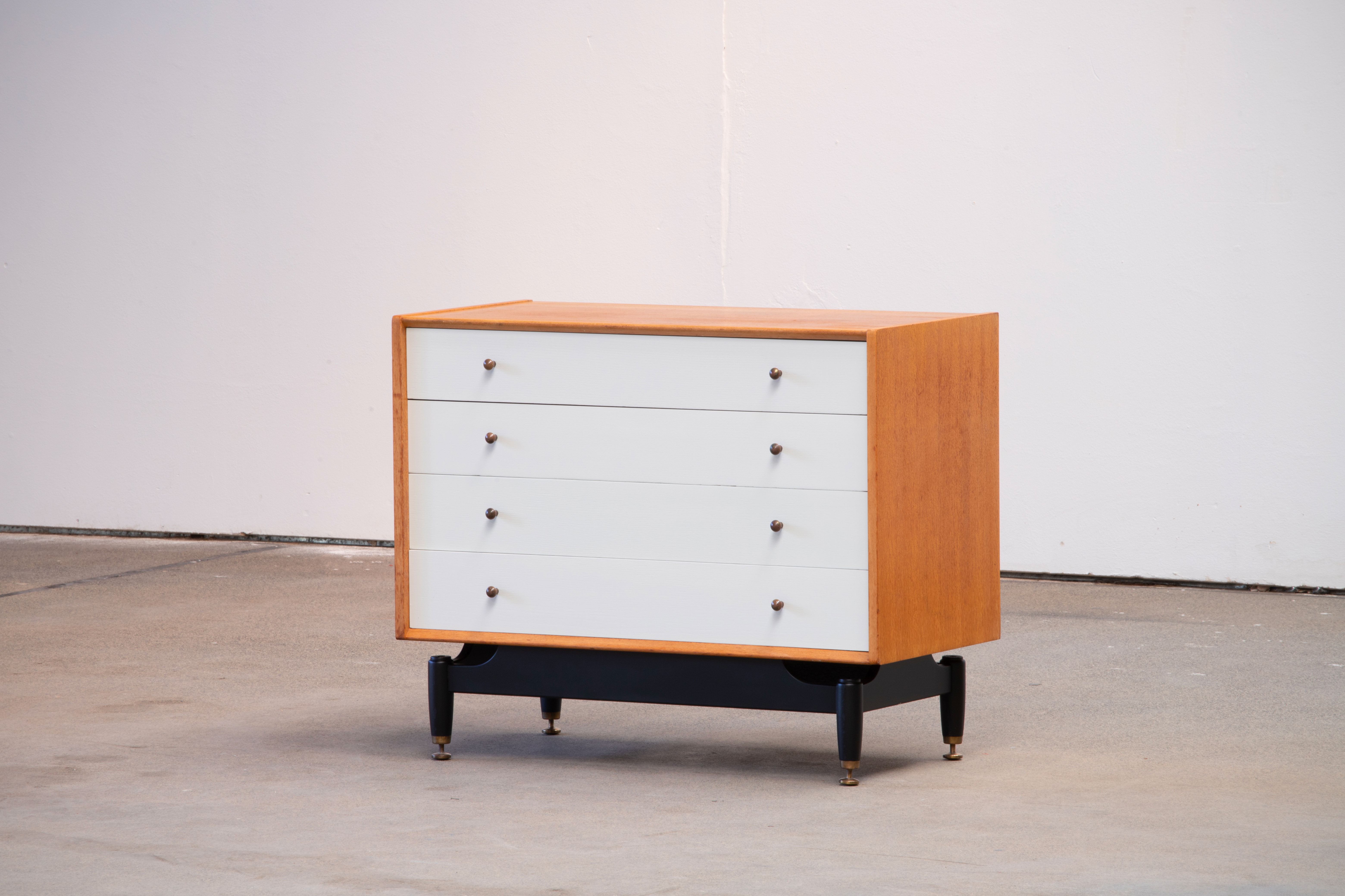 Vintage dresser E Gomme 1960