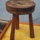 Paire de tabourets de ferme traite rustiques campagnards