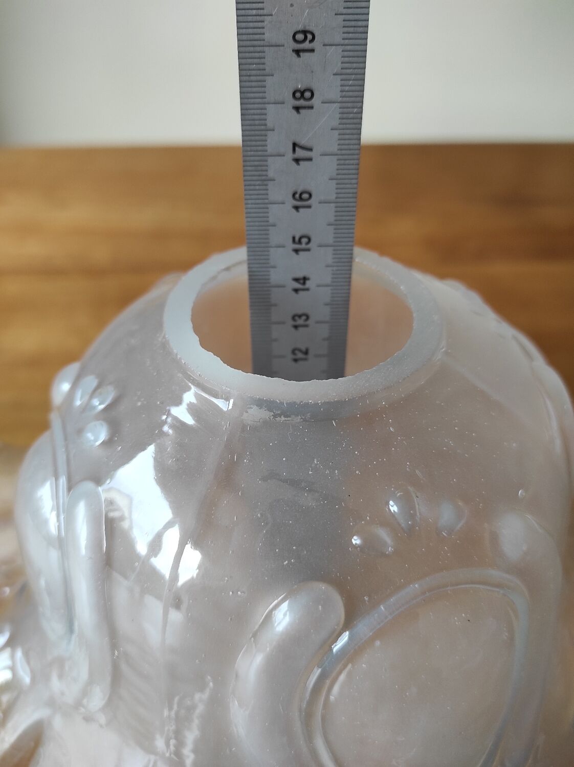 Abat-jour tulipe en verre transparent et translucide